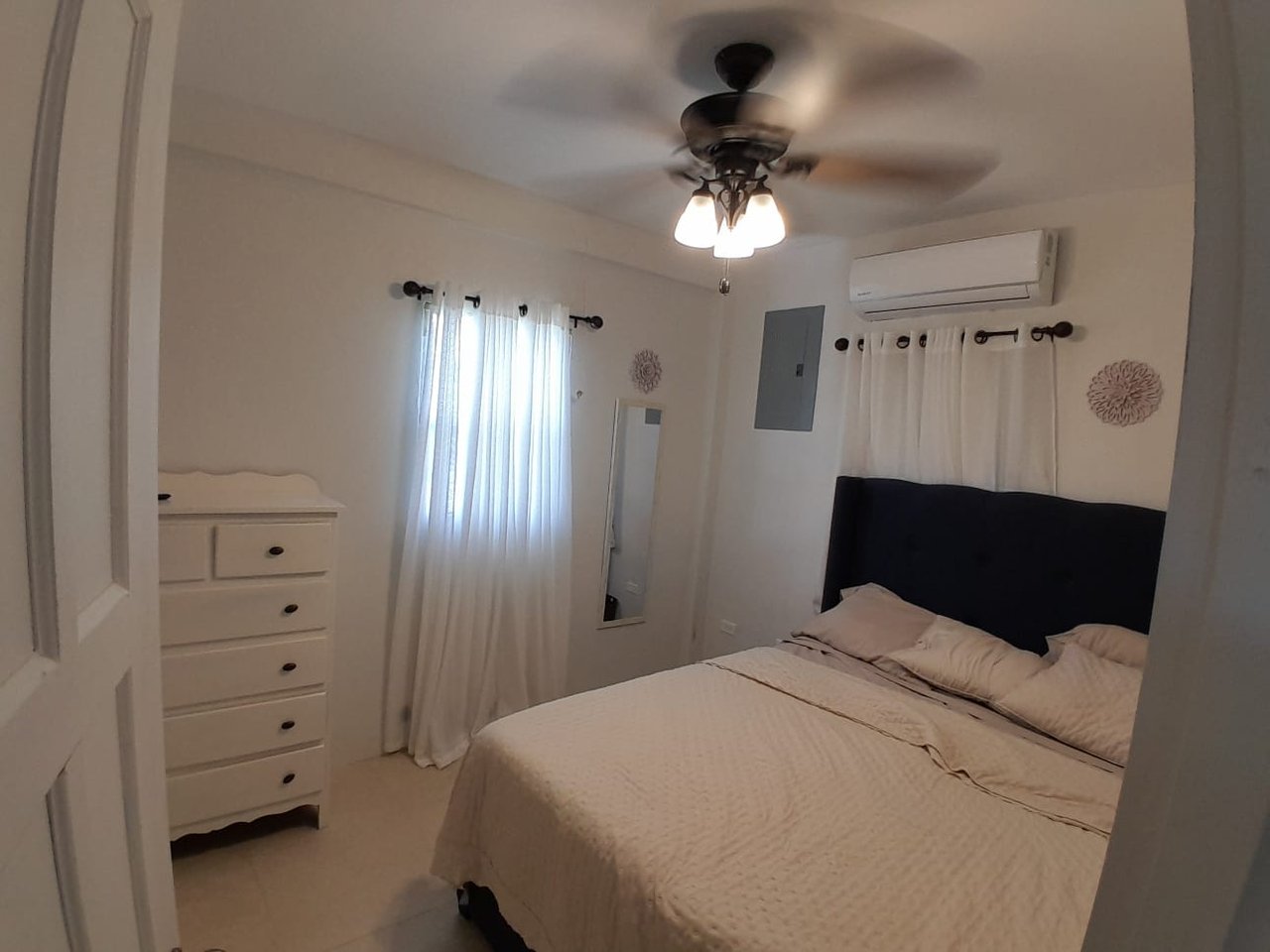 Suburban Comfort 2 bed 1 bath apartment