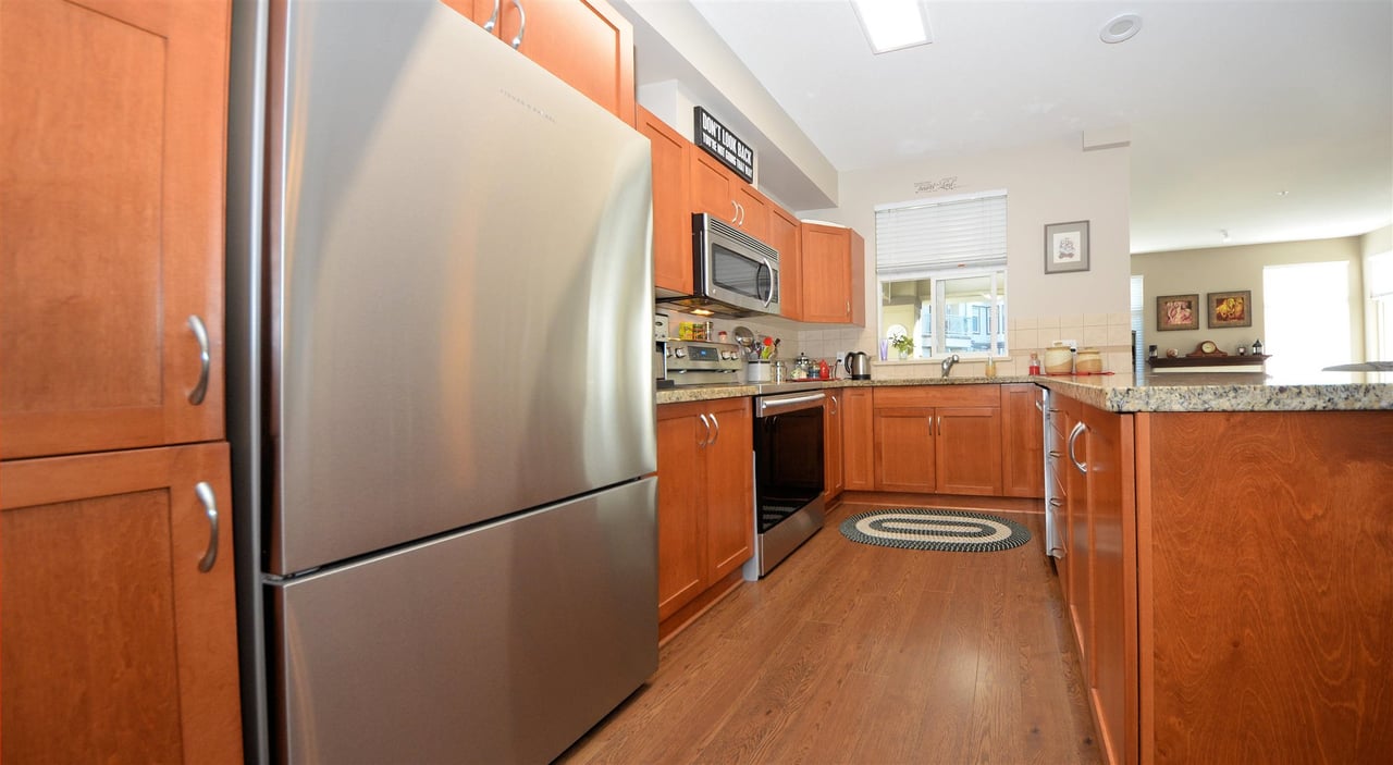302-33328 E Bourquin Cres