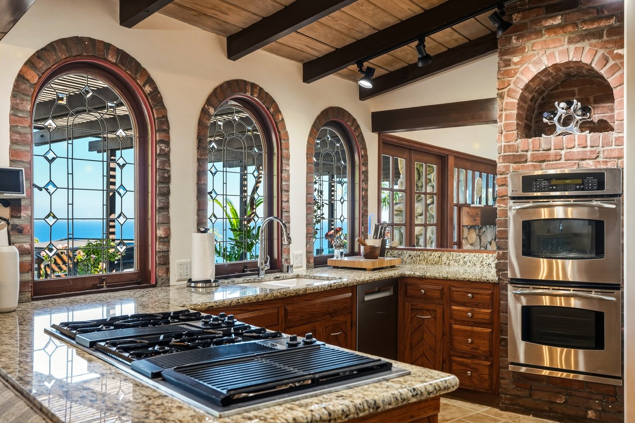 3400 Coast View Dr