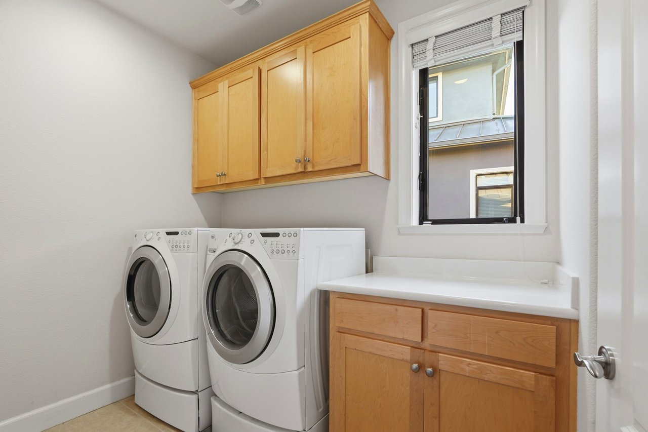 409 Spruce Ln, Palo Alto