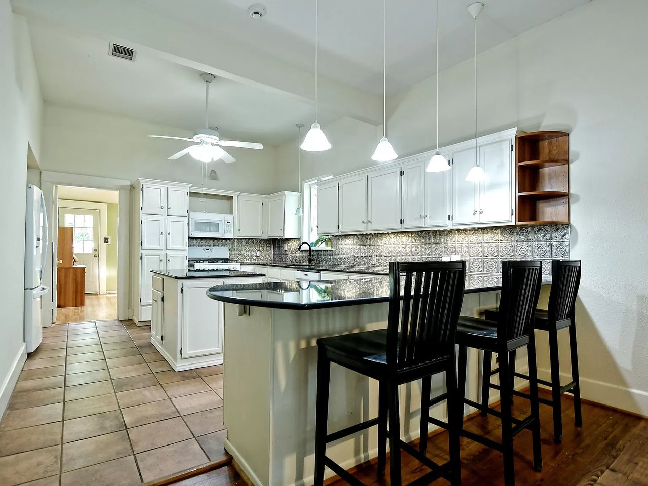 3904 Ave C