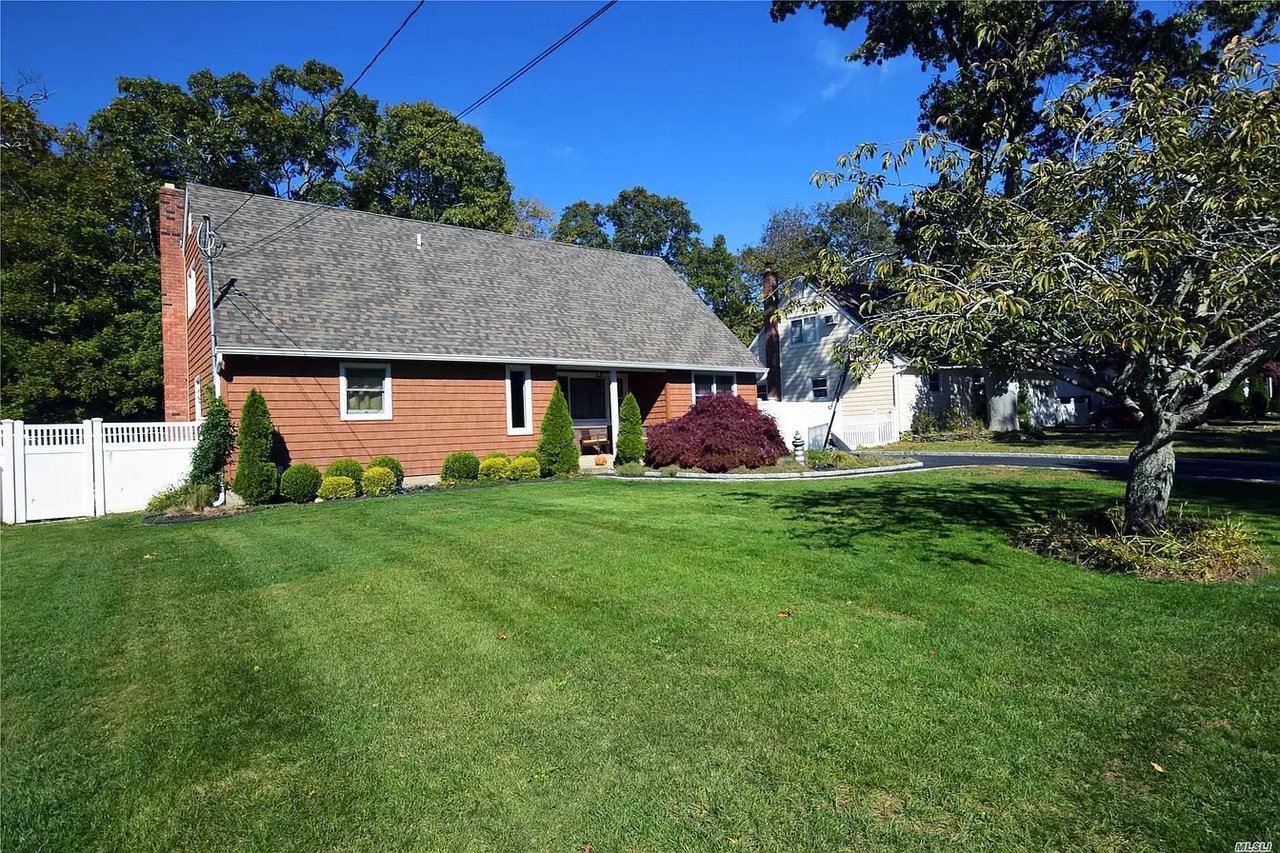 15 Carriage Ln