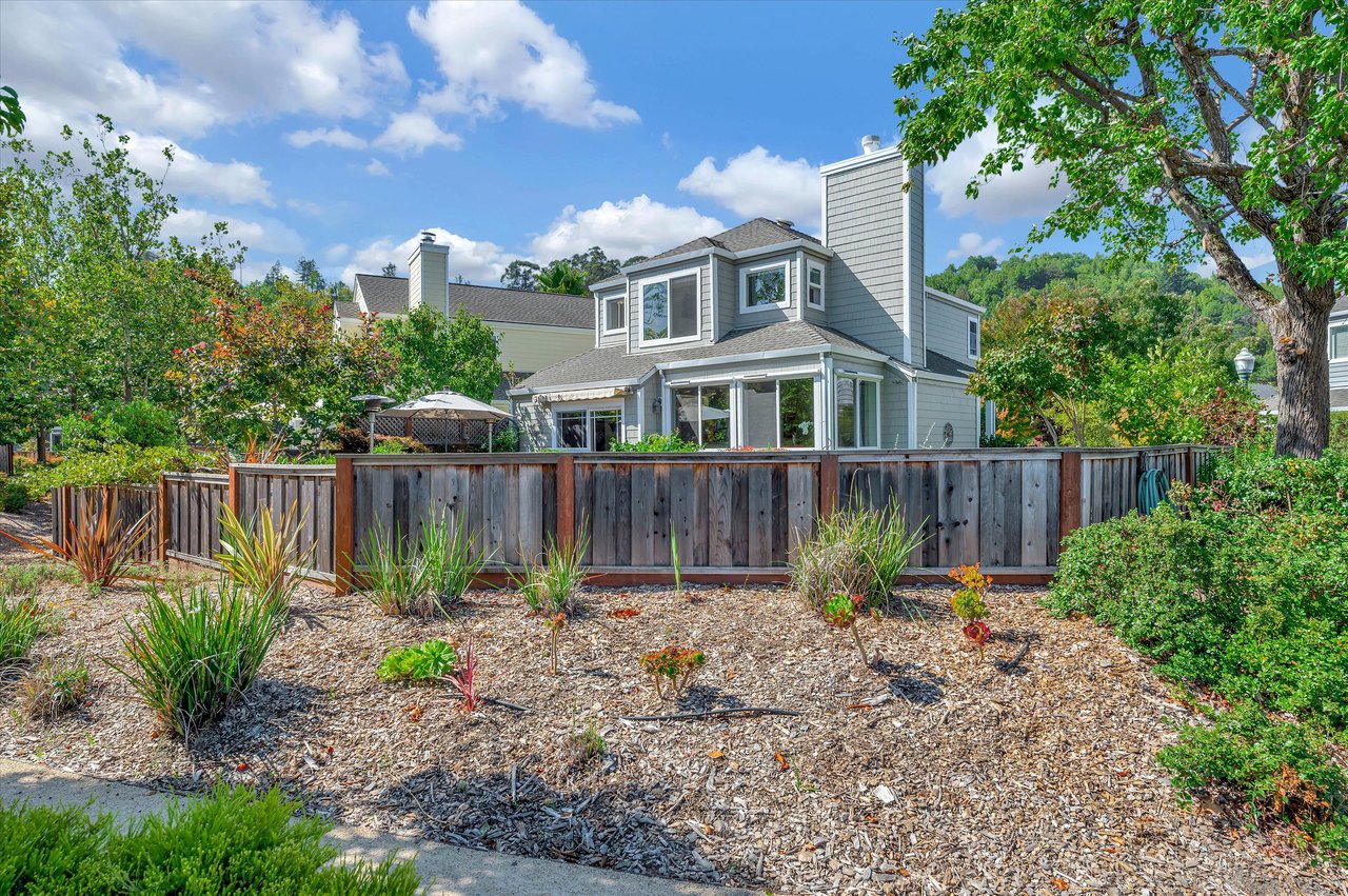 17 Crystal Creek Ct