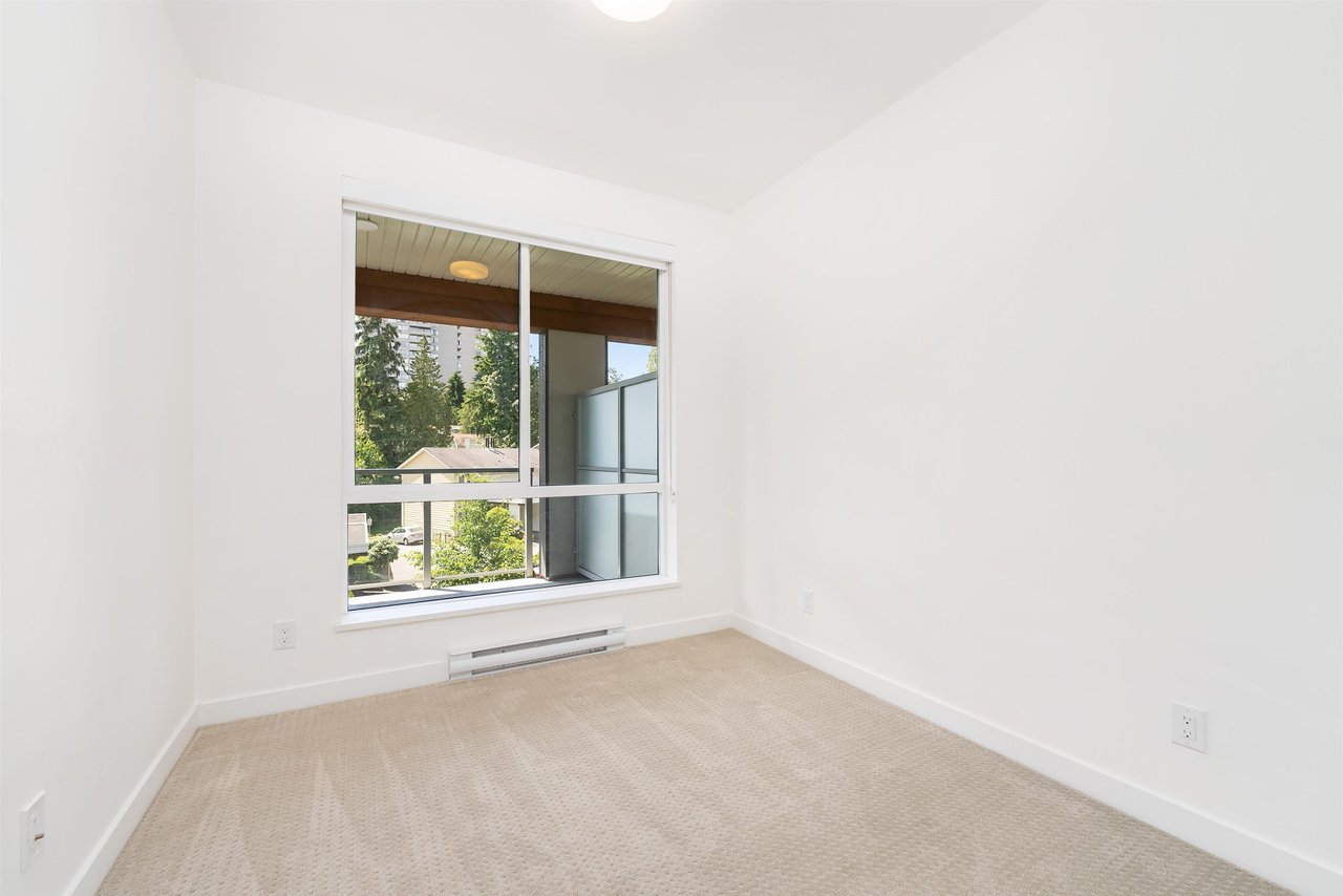 303-5460 Broadway Wy