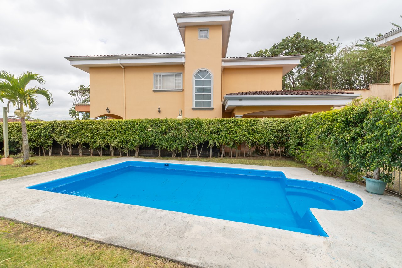 Colonial Gated Community Villa, Curridabat, San Jose