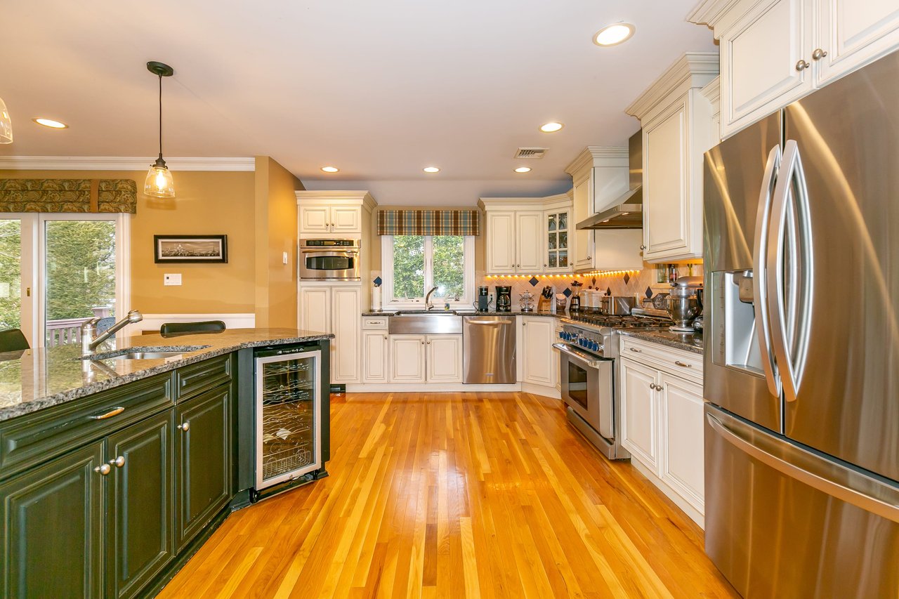 1 Gloria Dr, Woodbury