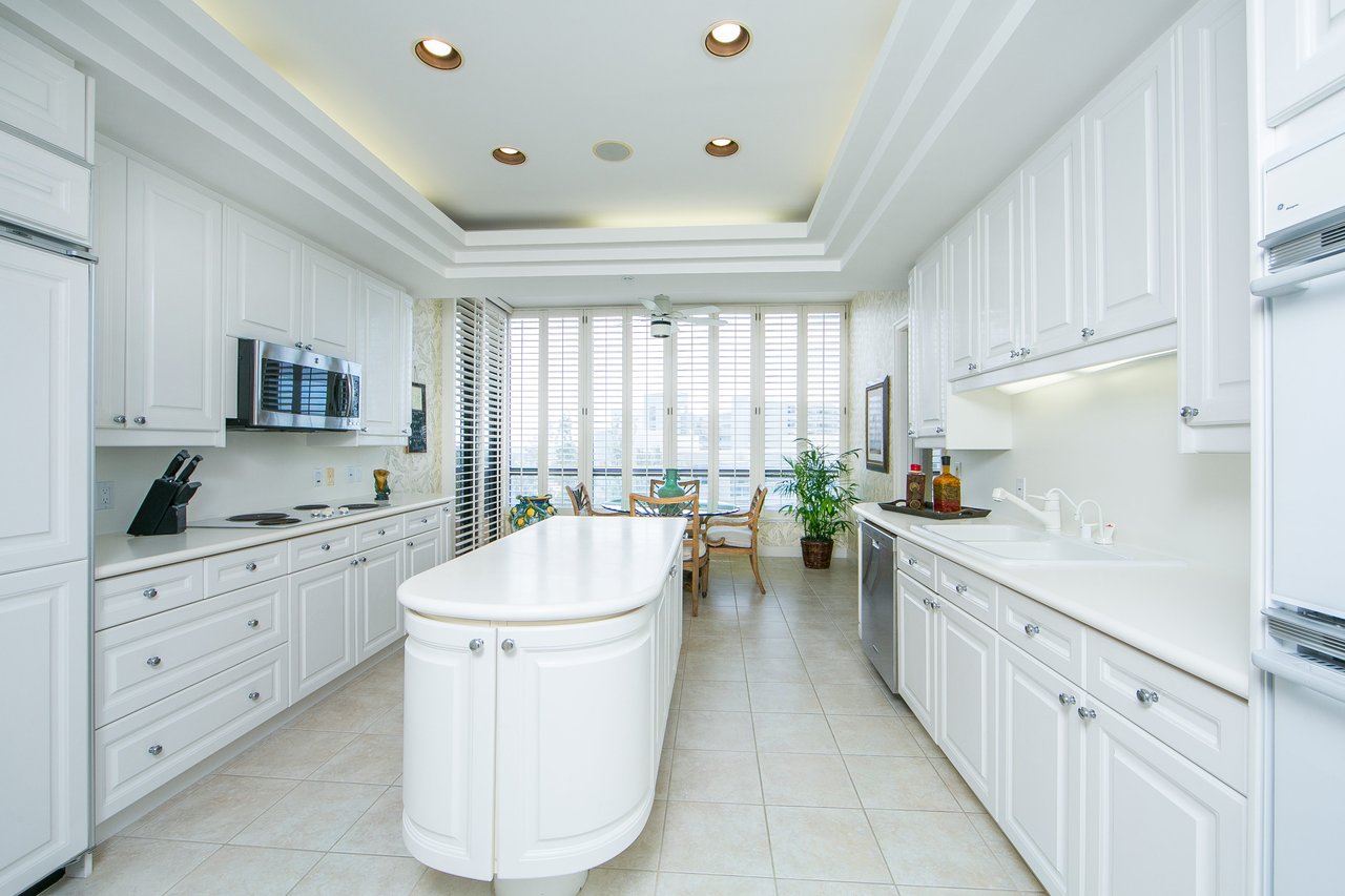 415 L Ambiance Dr, #PH-C