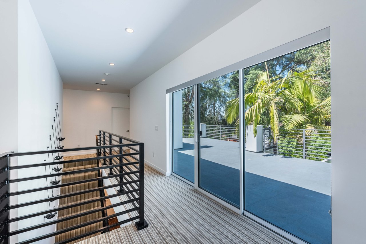 691 East Las Flores