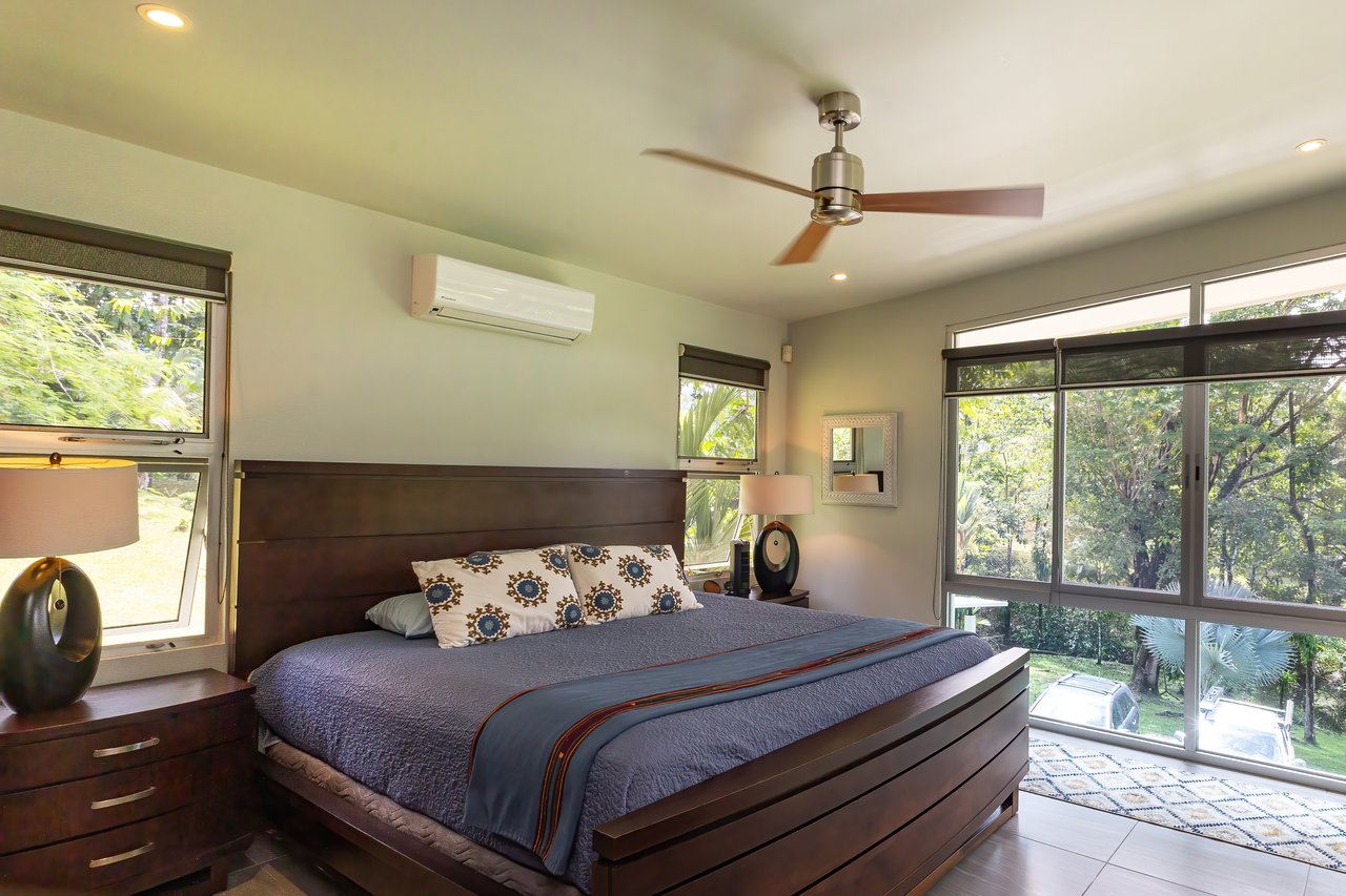 Casa del Lago, 2 bdrm + Private apartment near Quepos