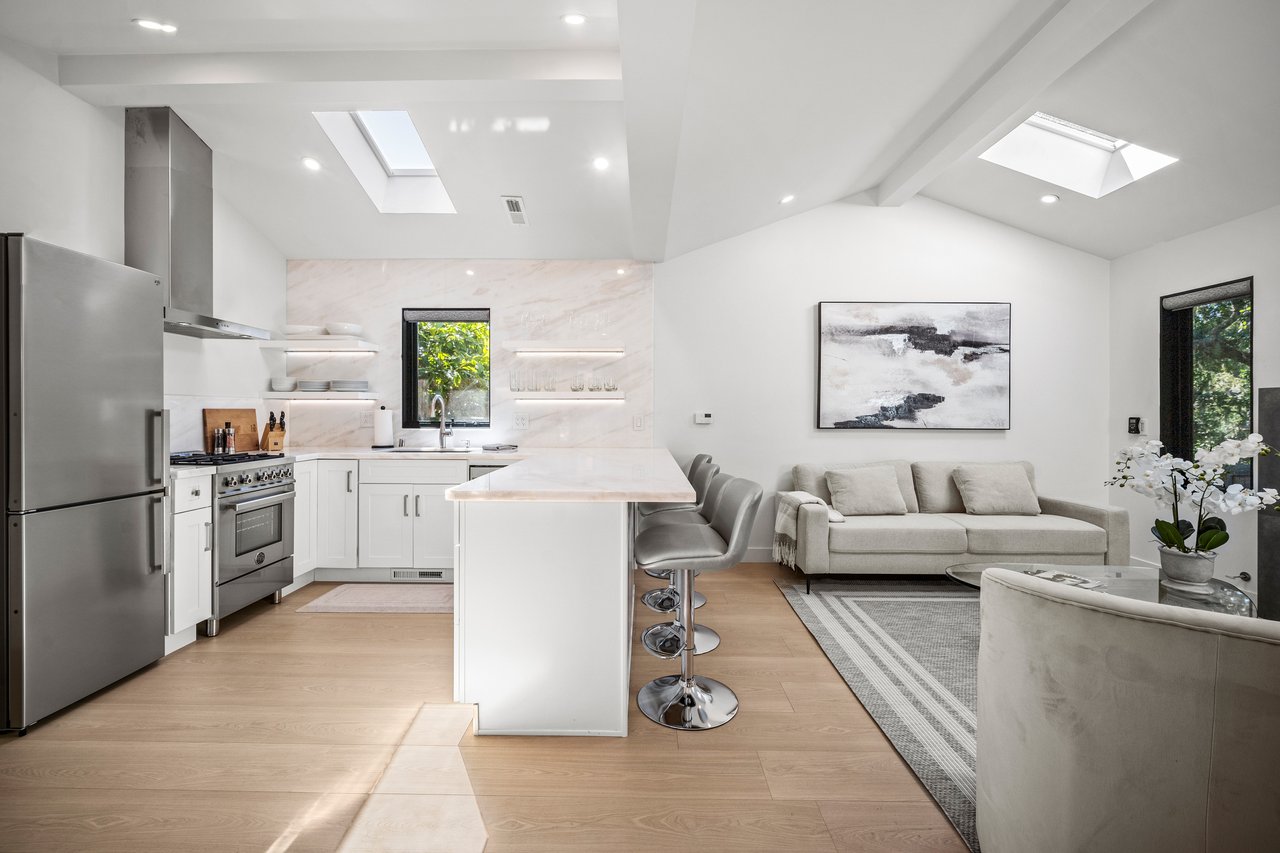 The Gosling - Downtown Carmel Getaway