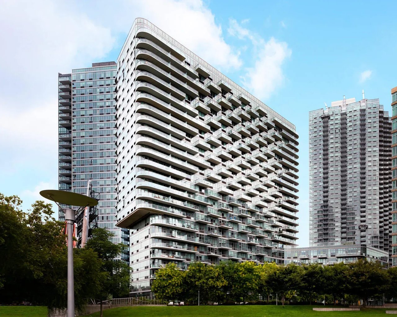 4610 Center Blvd #523