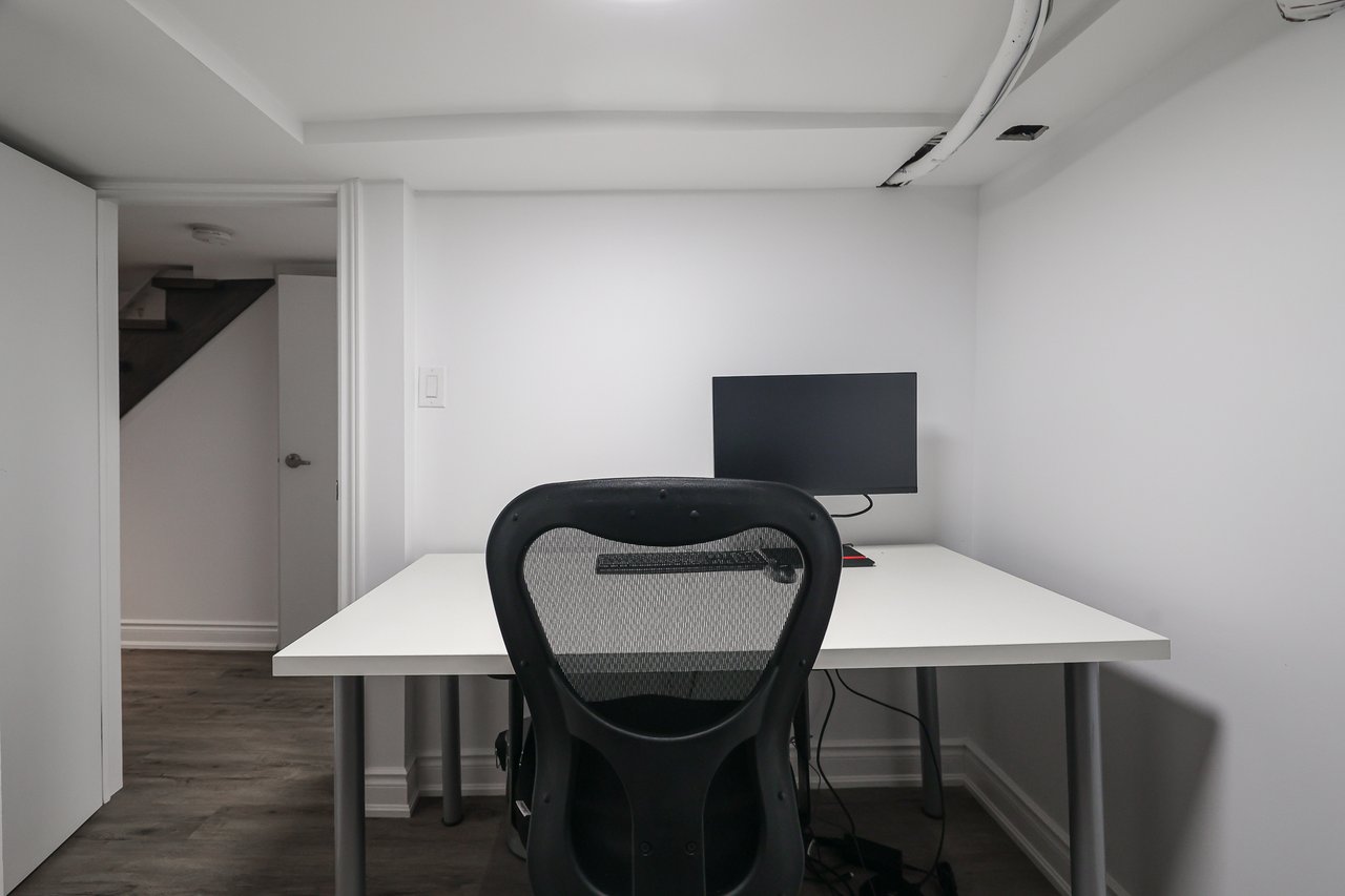 SOLD; Prime Humewood Locale!