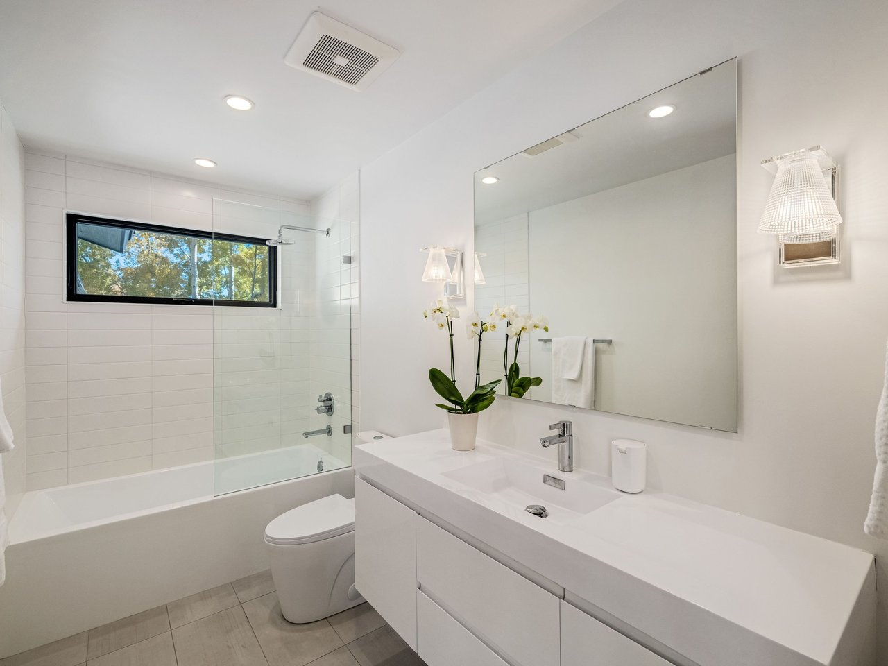 4380 June Point, Avon