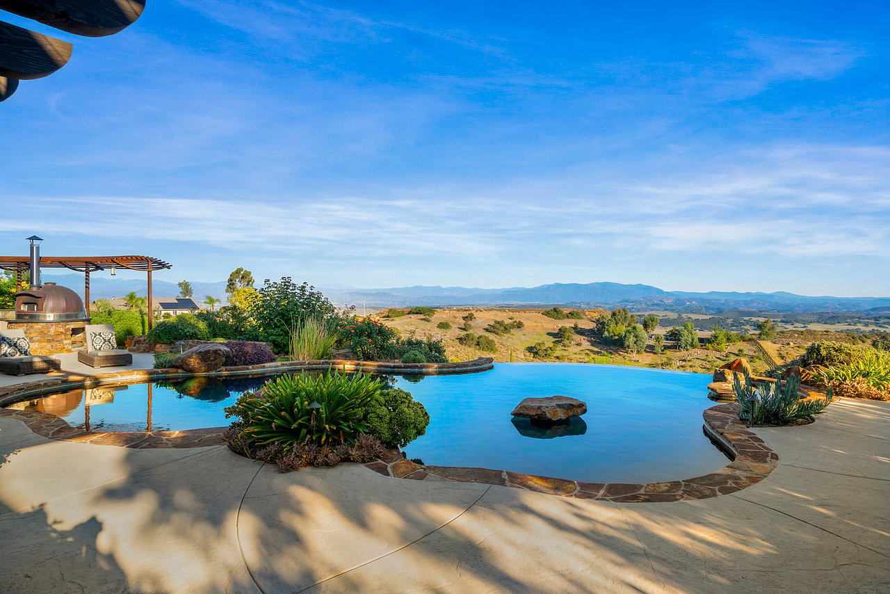 41005 Valle Vista