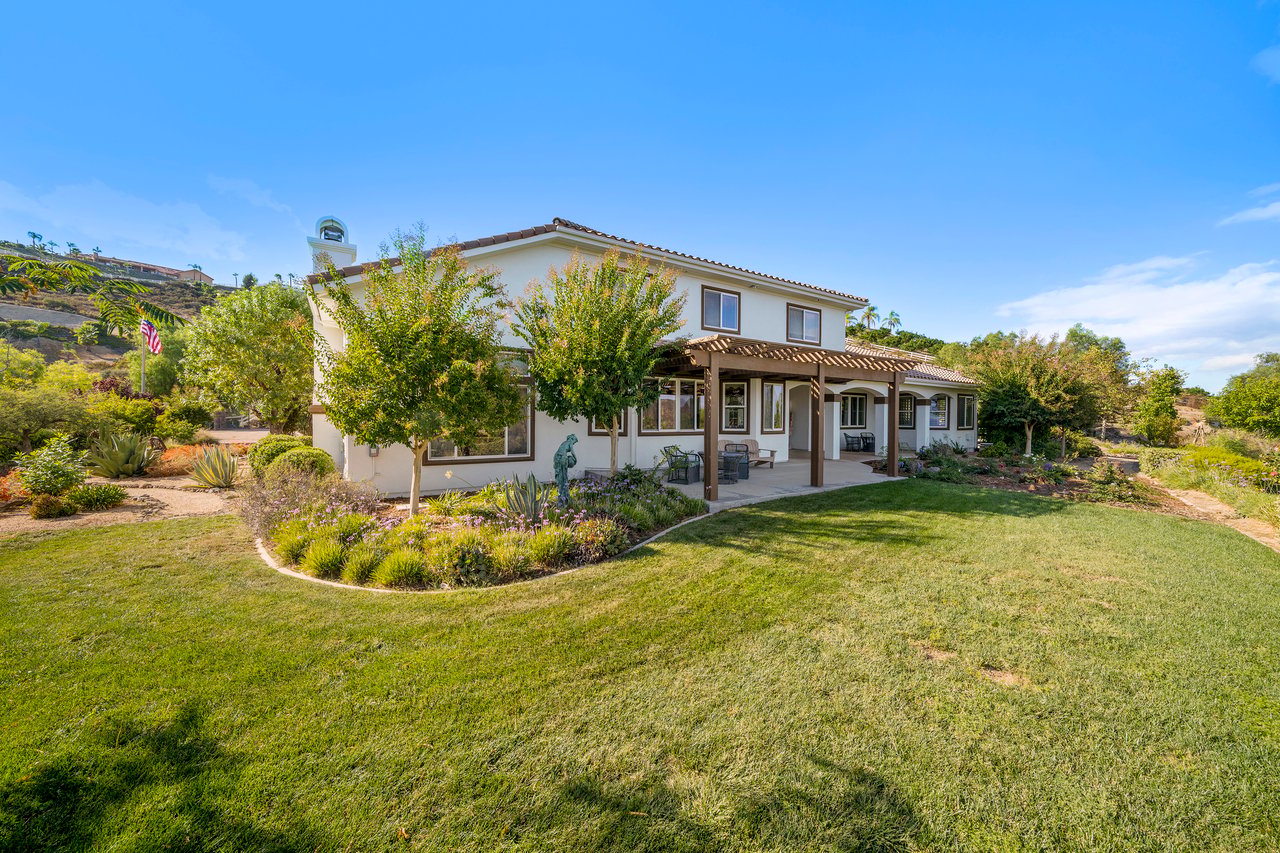 21100 Paseo Montana