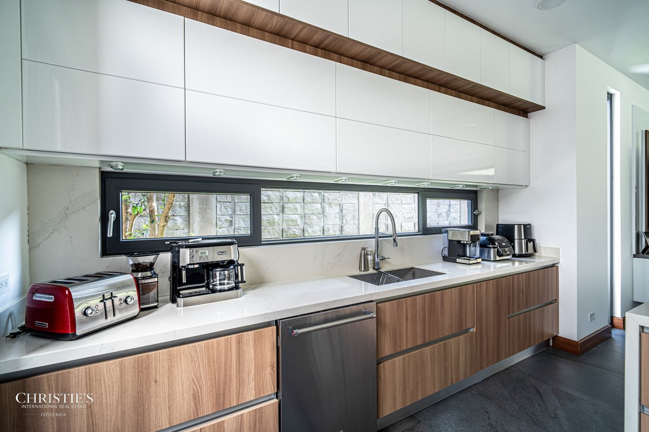 Modern Elegance with Panoramic Views – Exclusive Las Gemas Residence