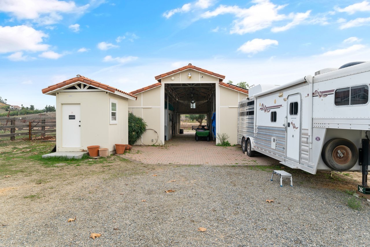 38405 Avenida La Cresta