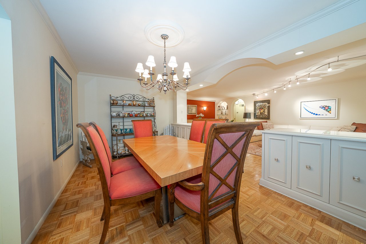 Price Improvement!!! Fab 3 bed 2.5 bath Main Line Condo