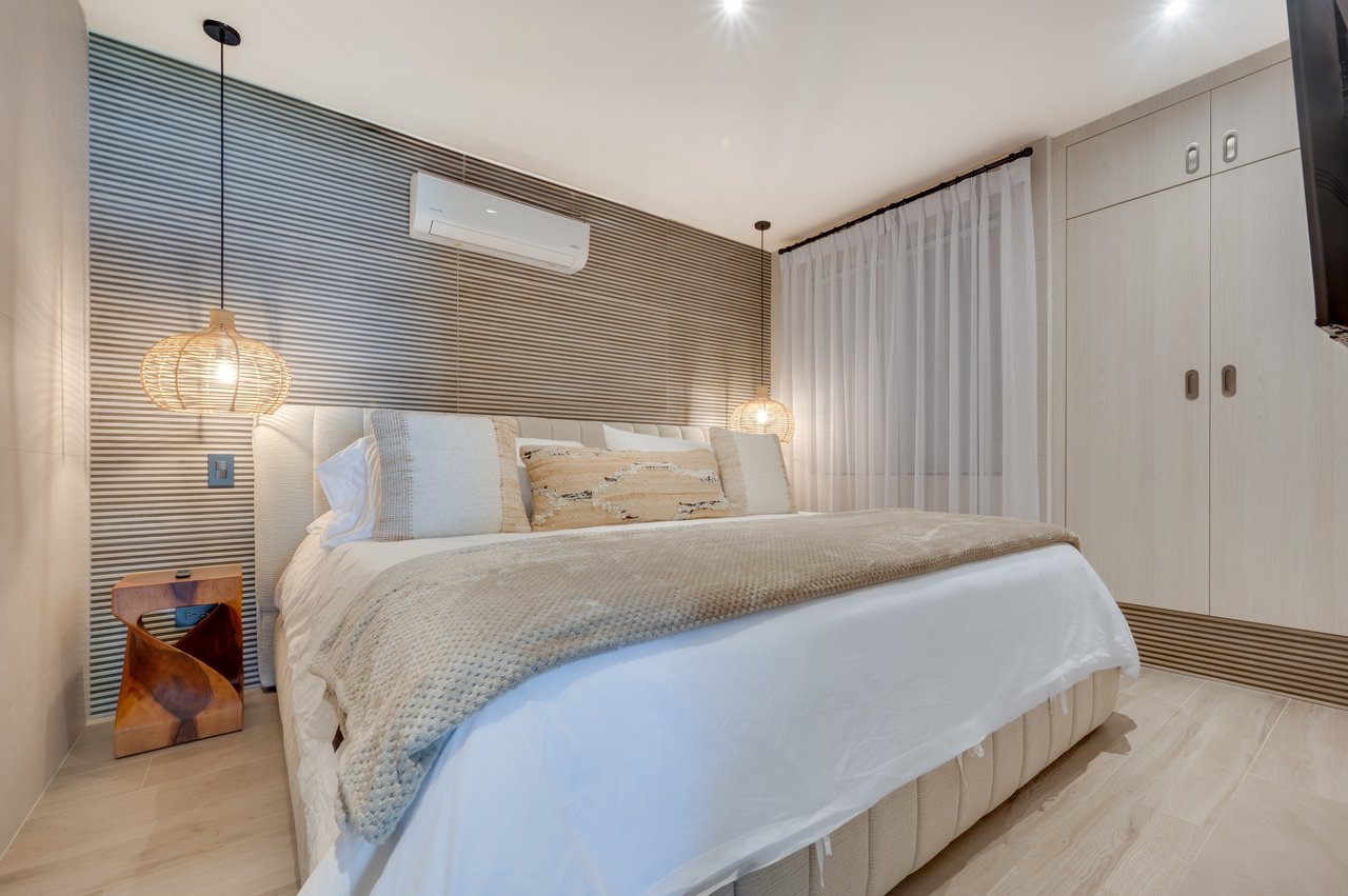 Flamingo Marina Cove 416 – Beachfront Condo