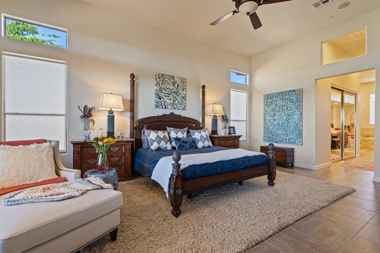 9812 E ROADRUNNER Drive