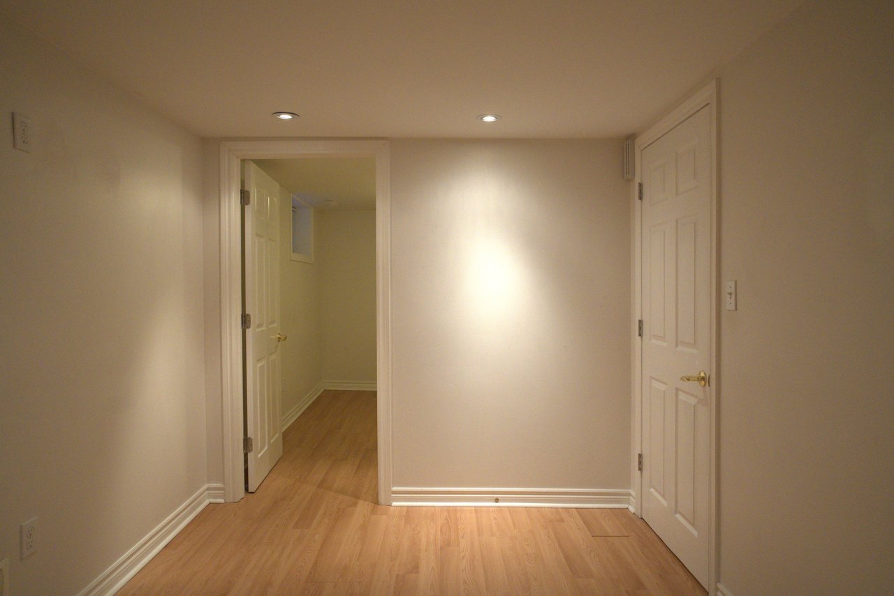 Baby Point Basement 1 Bedroom Unit 