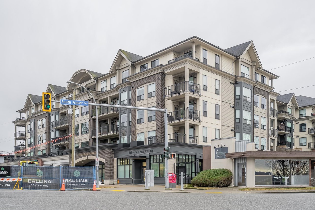 327-2493 Montrose Ave