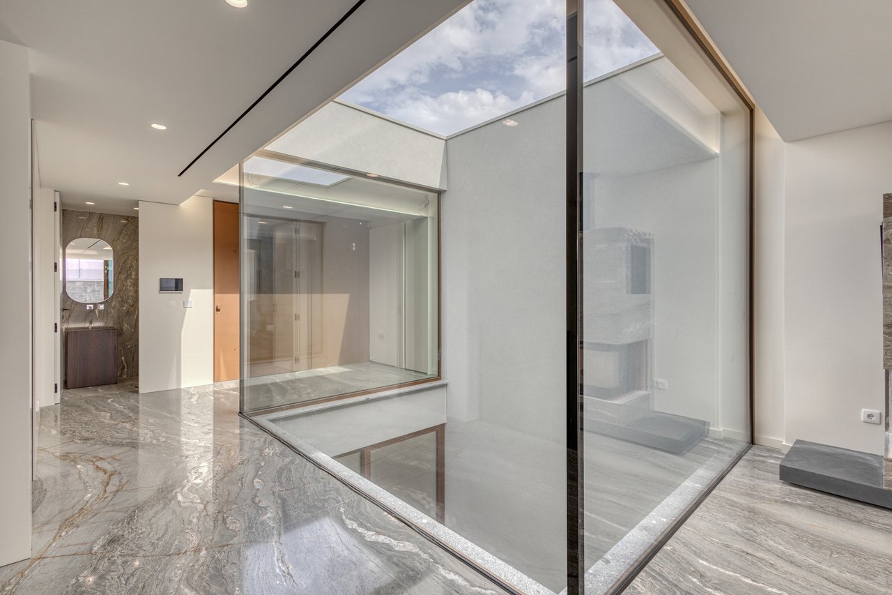 Contemporary 3-Bedroom Luxury Villa with Pool and Large Basement in Palmeira, Braga