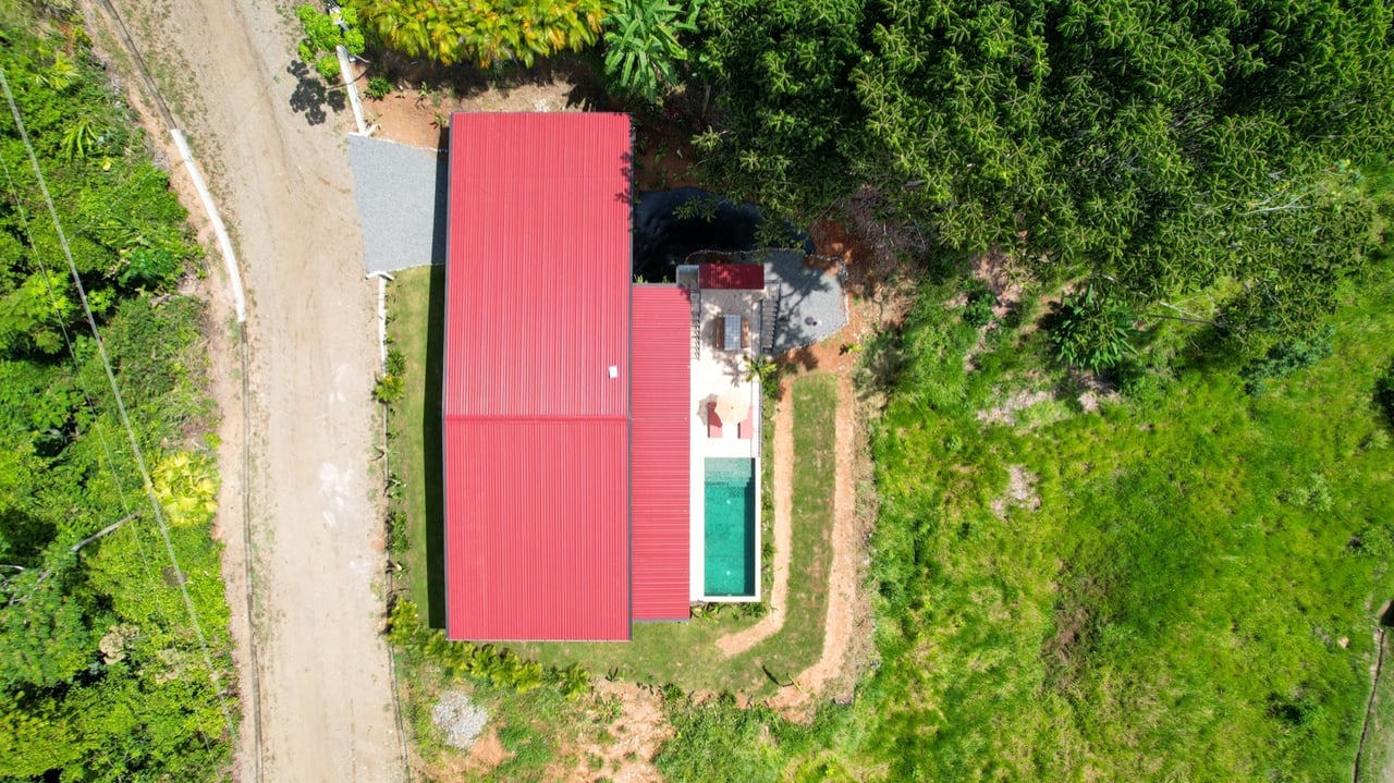 New Modern Ojochal Home with Pool, Office & Mountain Views 24/7 Security