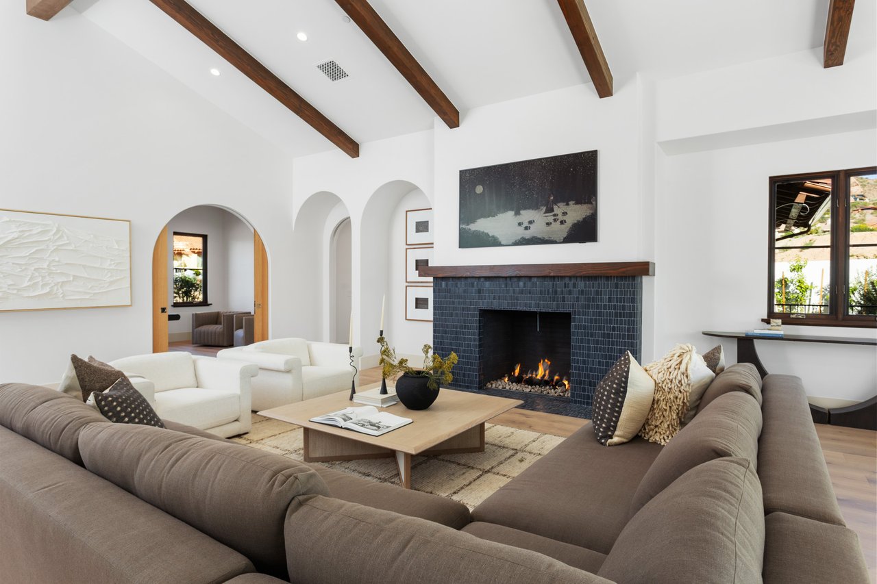 4605 E ROCKRIDGE Road