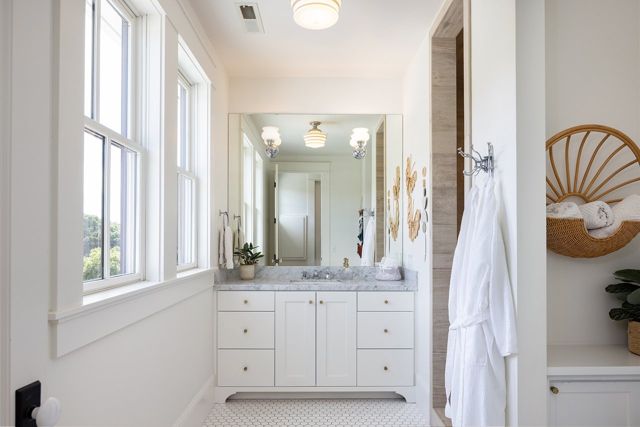 Honey Hill - 365 Race Horse Ln