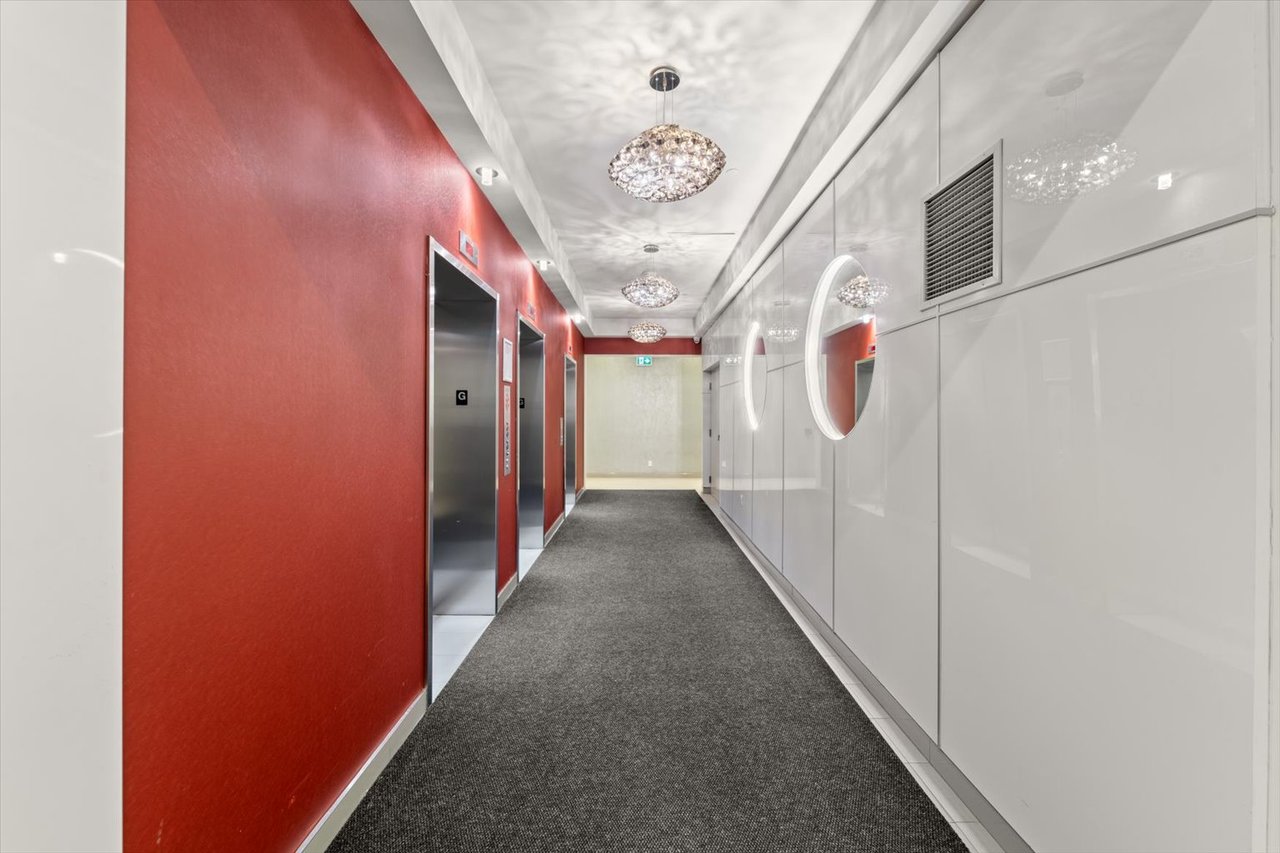 30 Meadowglen Pl 1106