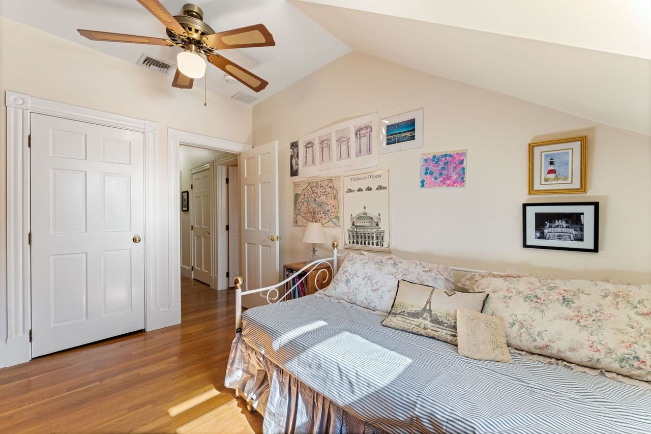 2 Wallace Ct
