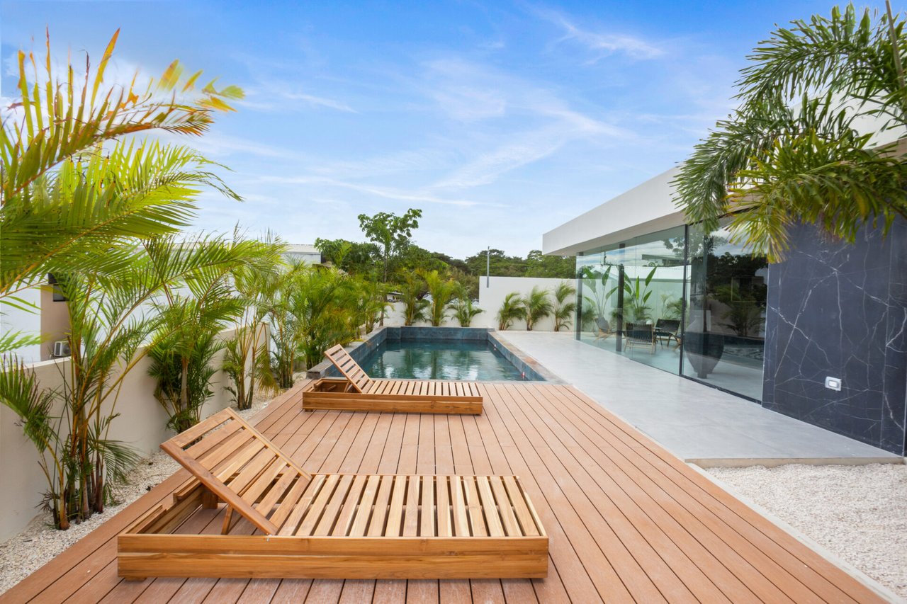 Villa Juba | Contemporary 4-Bedroom Villa with Mono Loco Beach Club Membership in Tamarindo