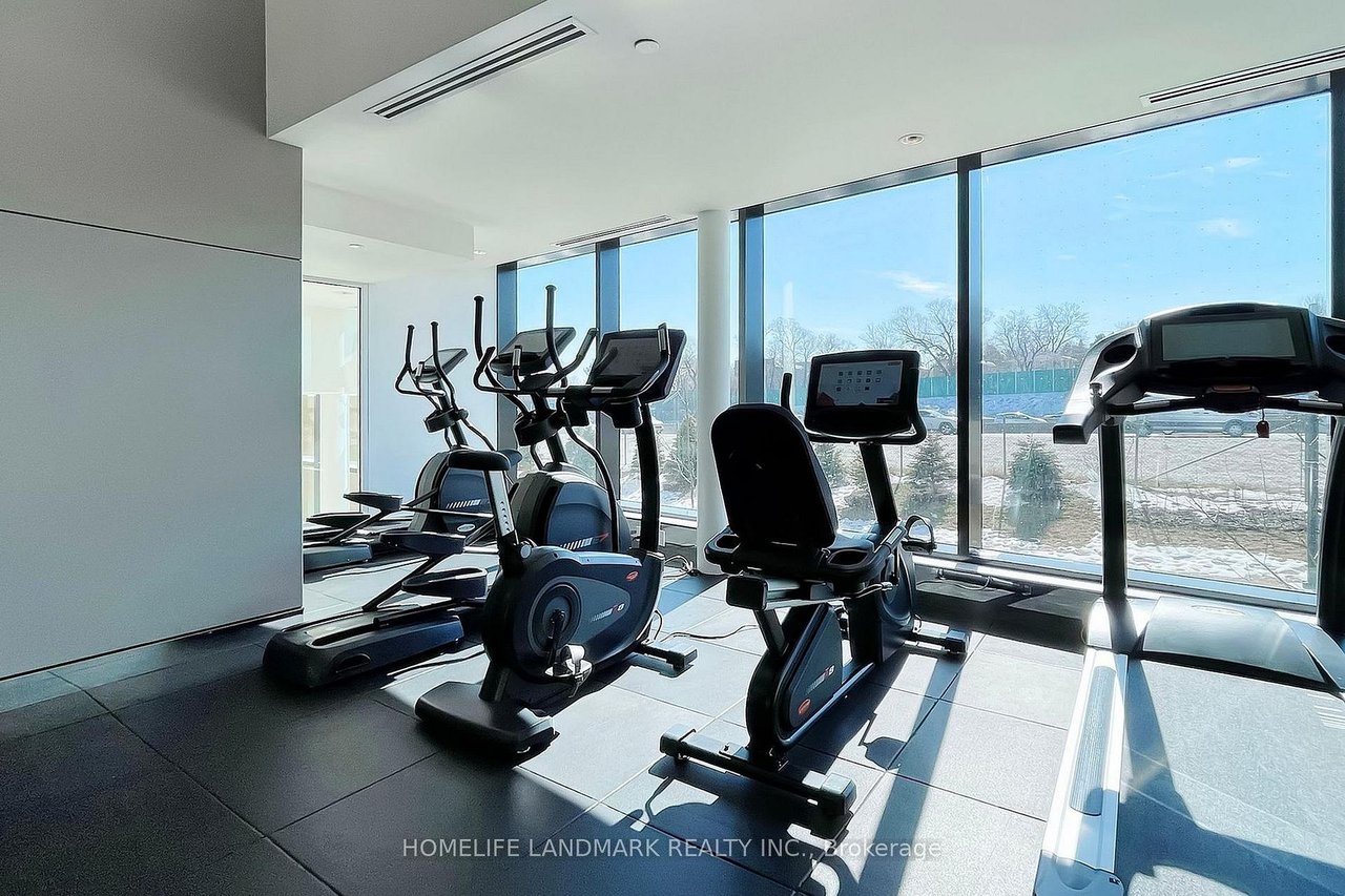 NORTH YORK'S PRESTIGIOUS COMMUNITY PENTHOUSE