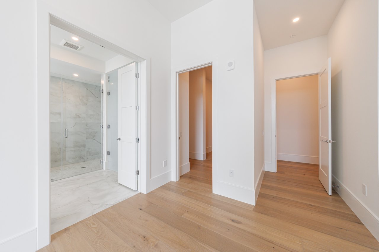 2425 Peachtree Road Unit 1806