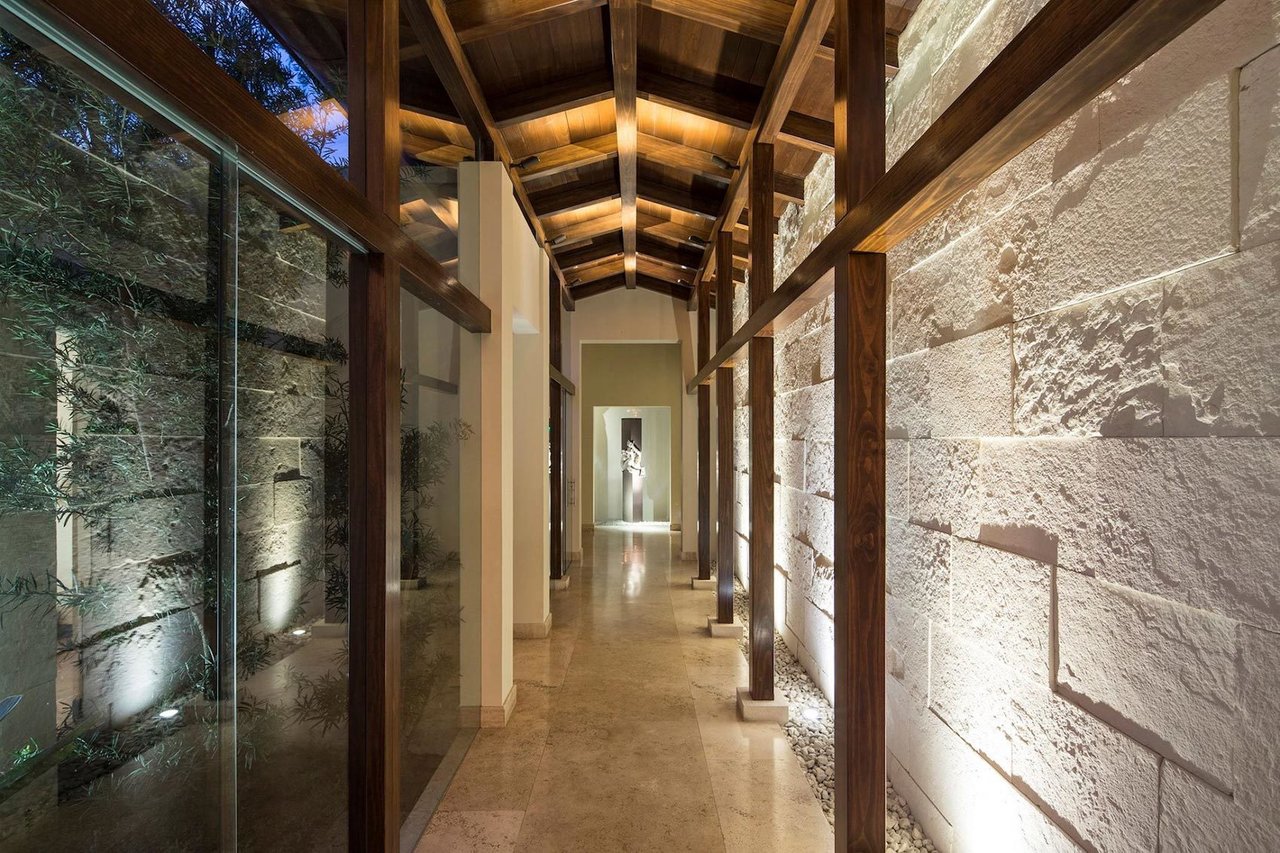 Tropical Single Story Estate, Santa Ana, San Jose