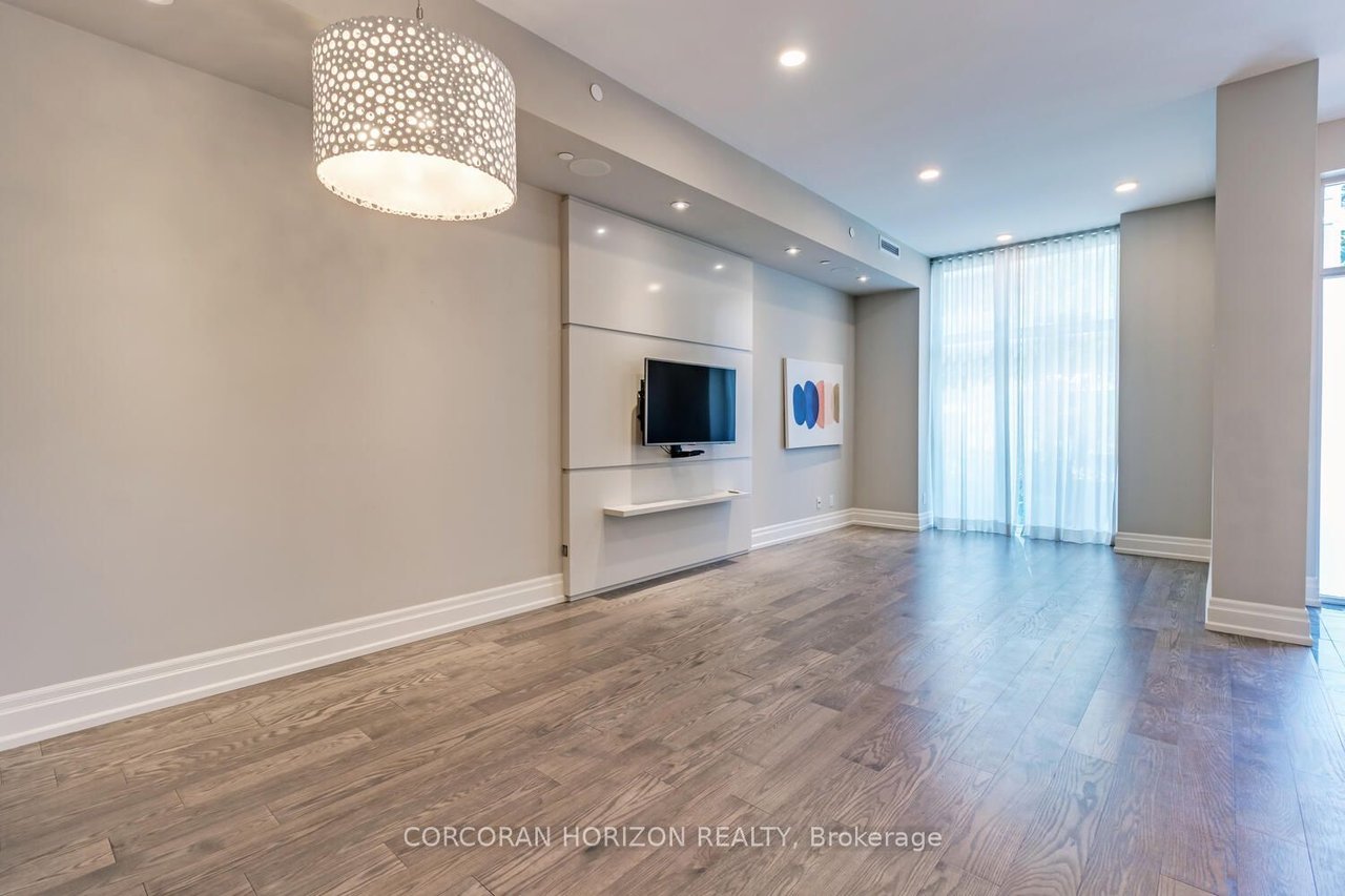 GRAND TOWNHOUSE IN THE ANNEX