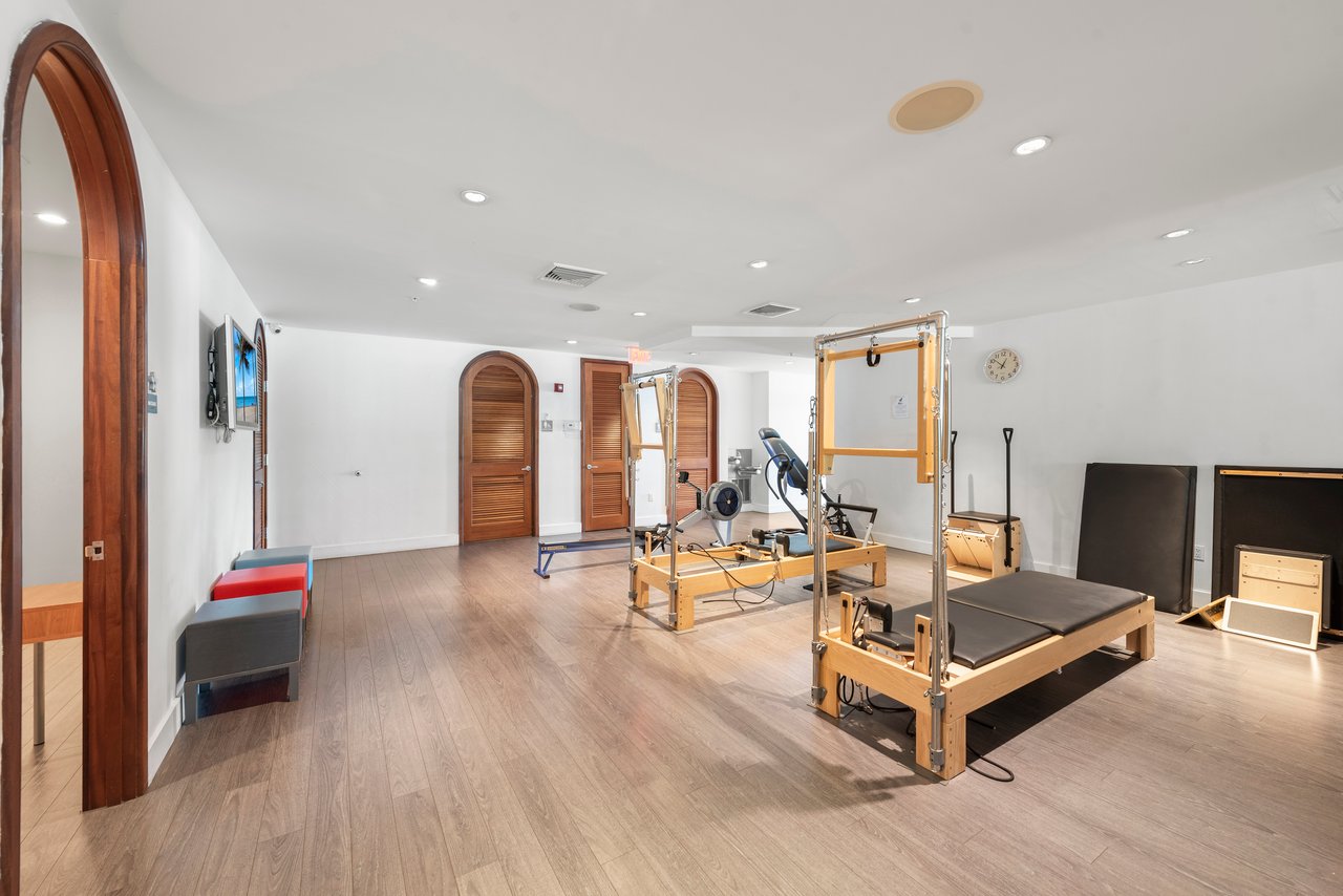 Aqua Gorlin Residence 703