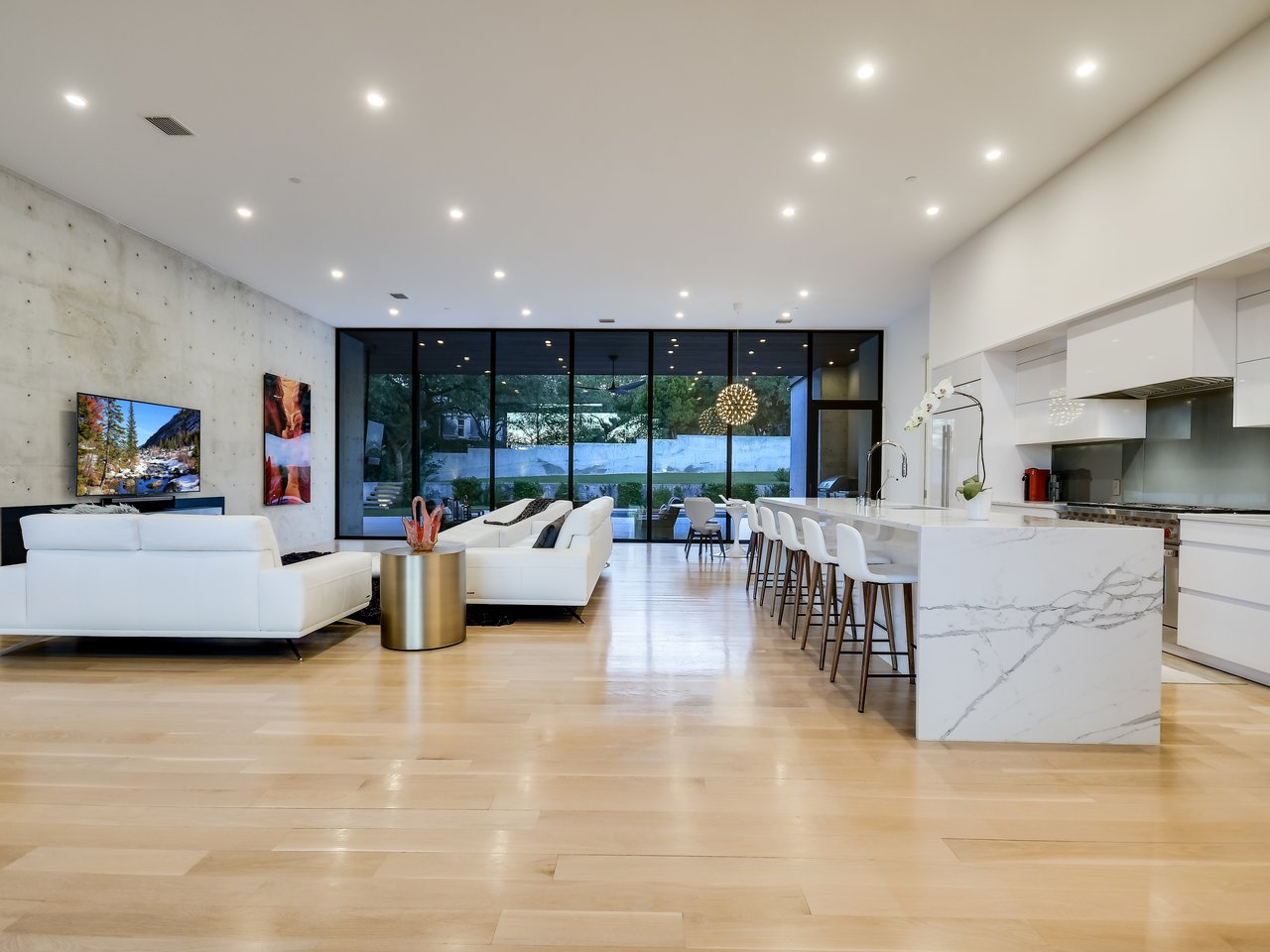 Private, Modern Masterpiece