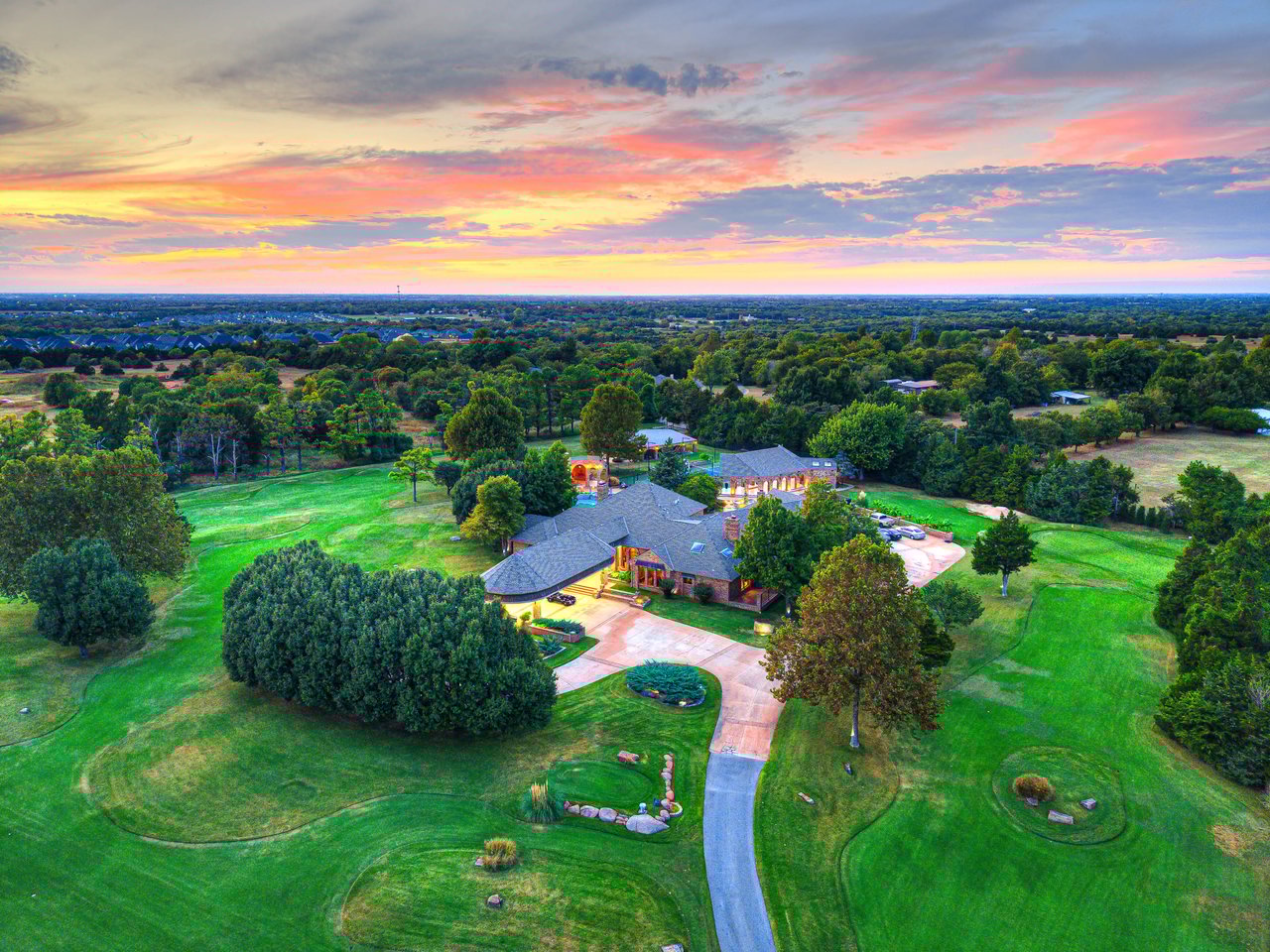 Private 18-Hole Golf Course Estate with Pickleball Court – A Once-in-a-Lifetime Opportunity in Edmond, Oklahoma - Wyatt Poindexter - The Agency OKC 