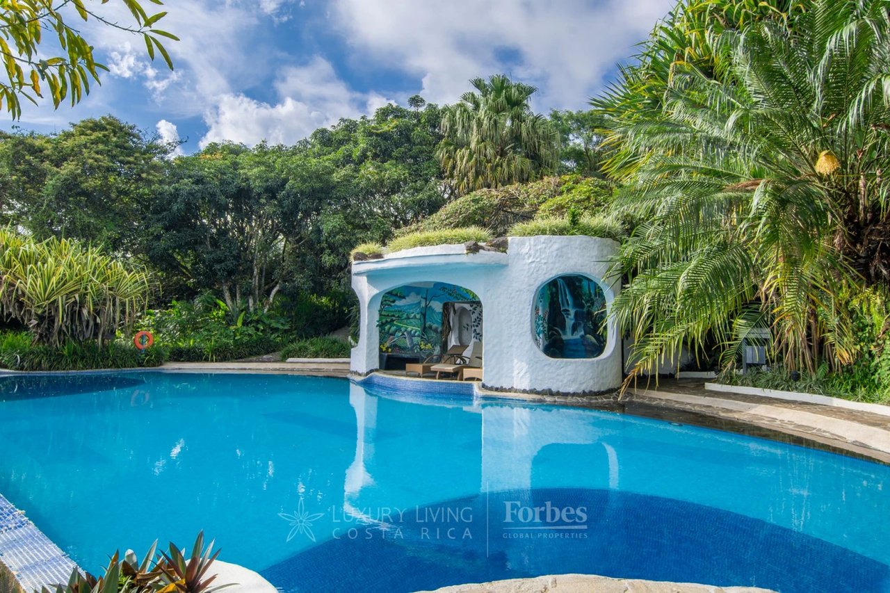 20646 - Boutique Hotel for Sale in the Mountains of Heredia