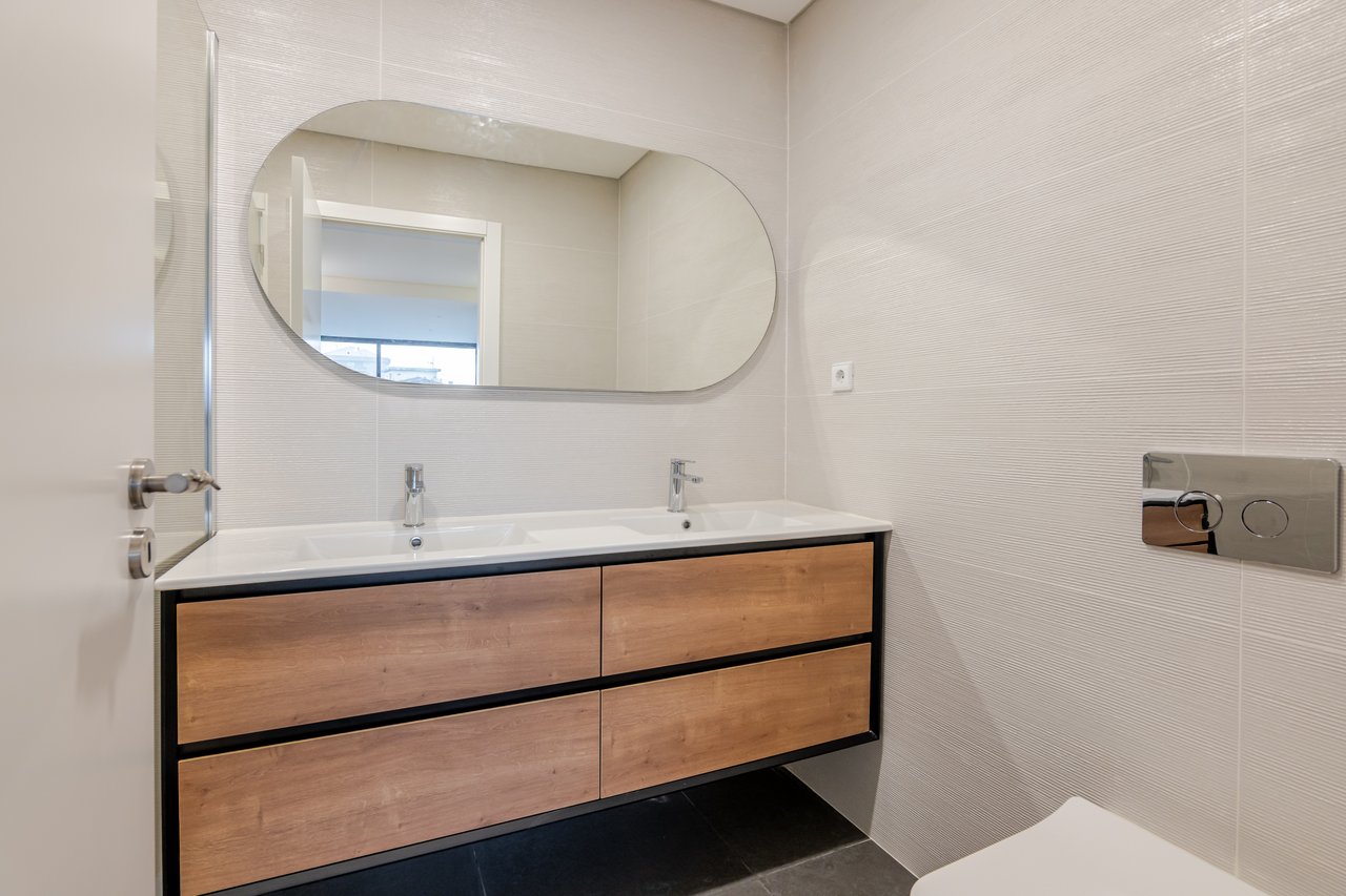 Renovated 3-Bedroom Apartment with 2 Bathrooms and Lift in Bonfim, Porto