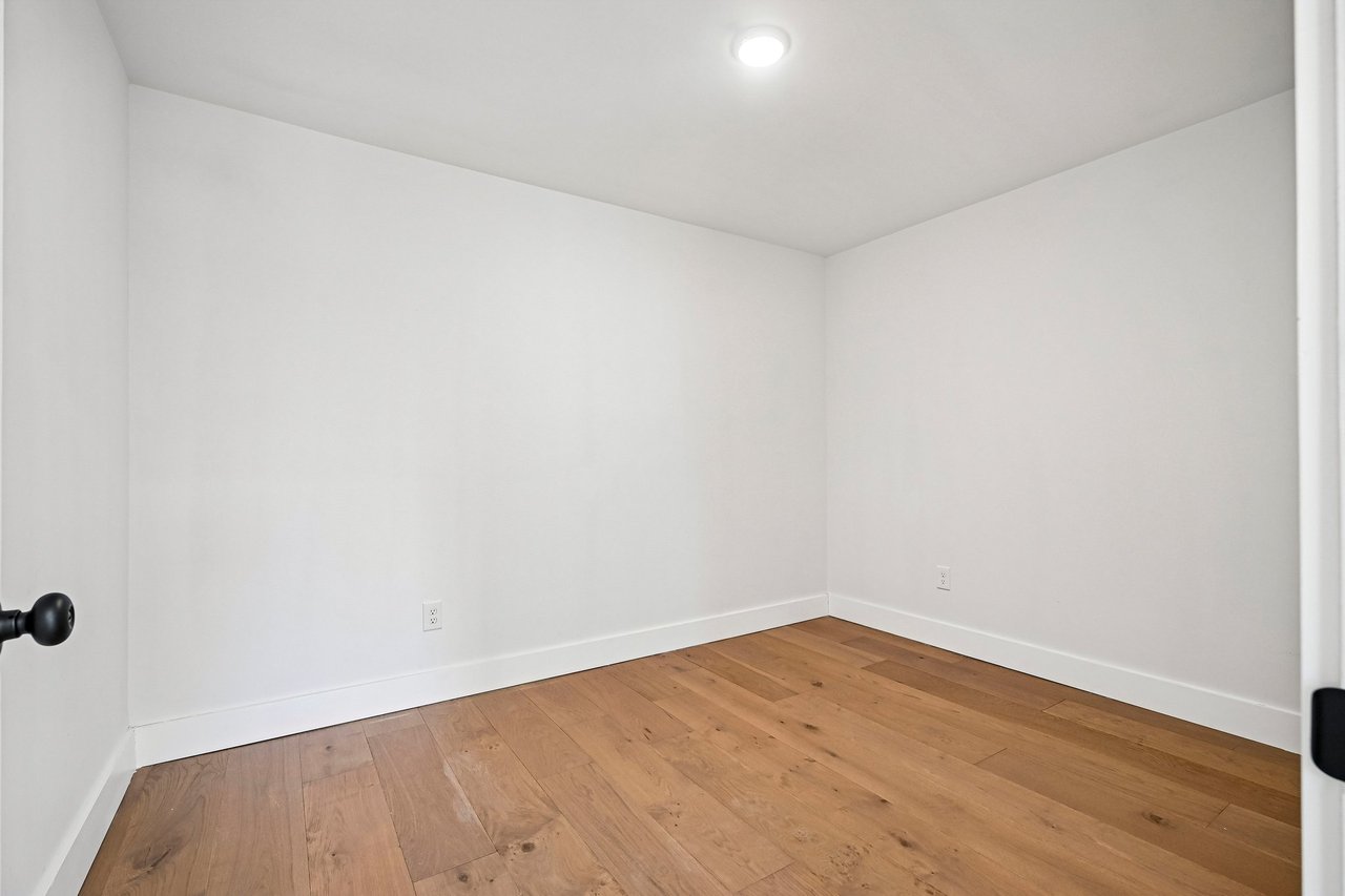 33 Seabiscuit Dr, Plymouth, MA 02360