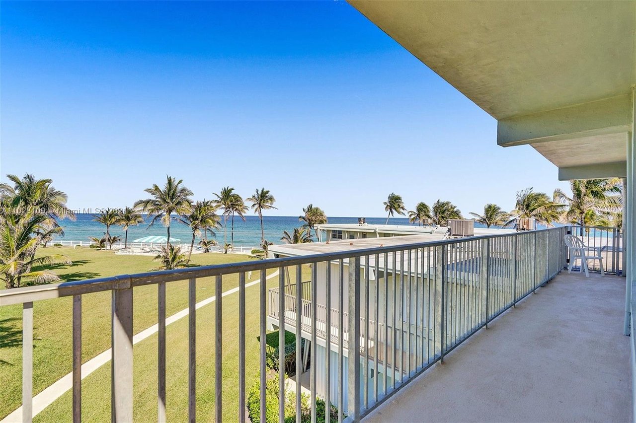 1221 Hillsboro Mile APT 17C