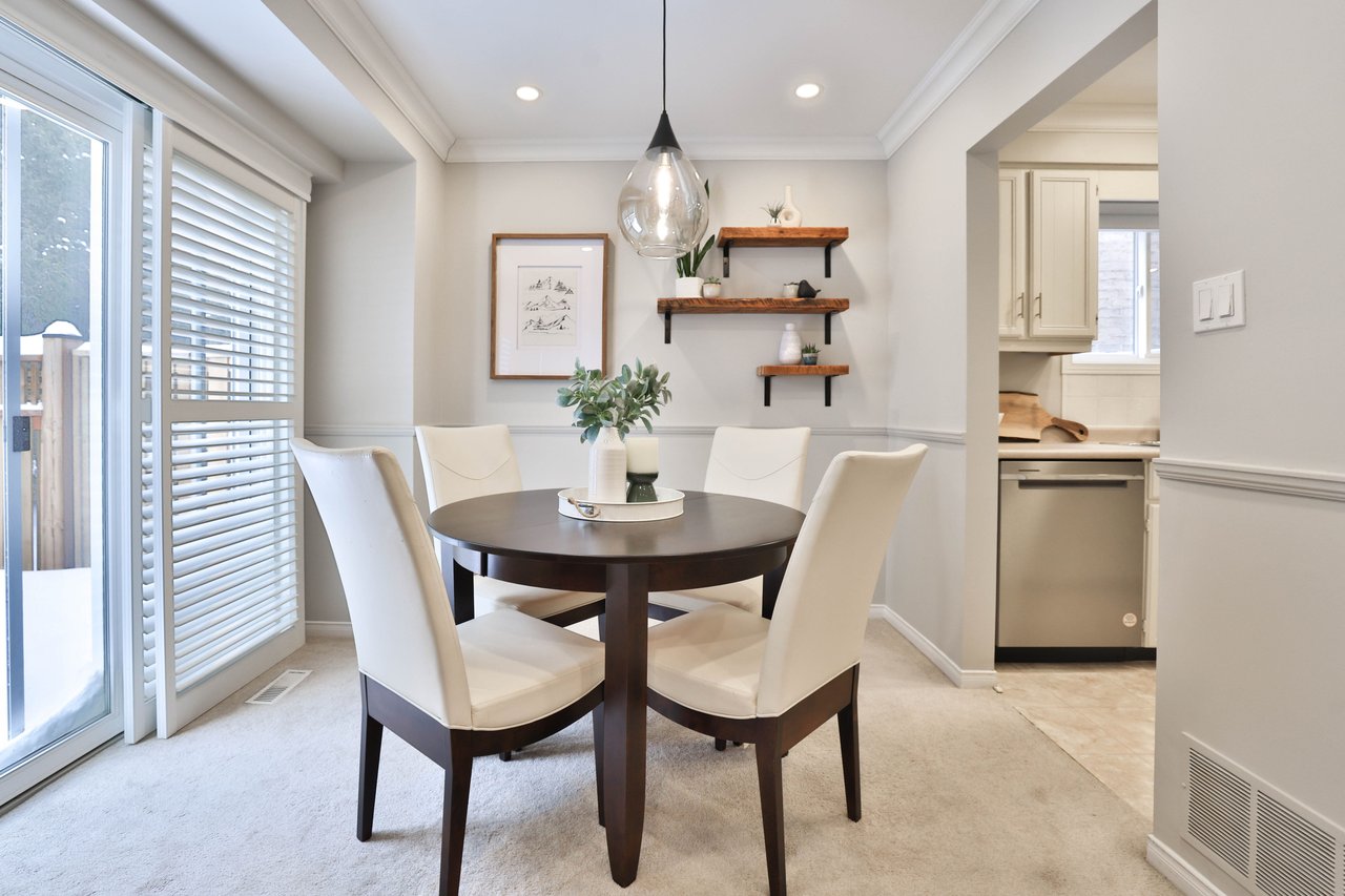 5255 Lakeshore Road 7