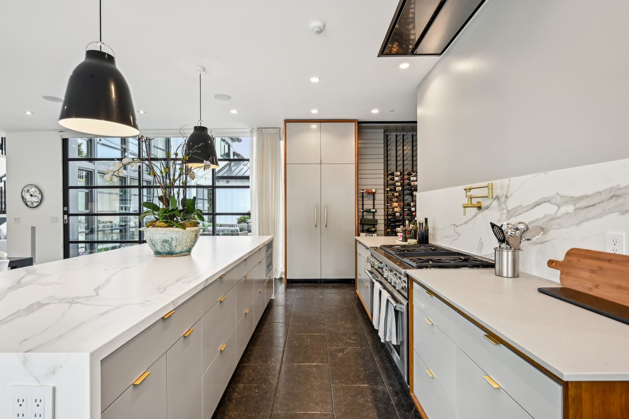 A Waterfront Masterpiece of Modern Luxury