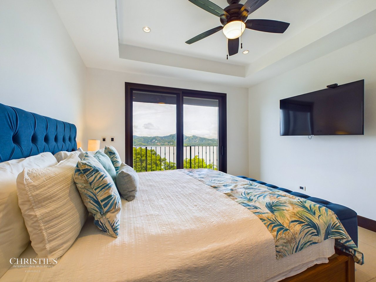 360 - 310 Splendor Penthouse