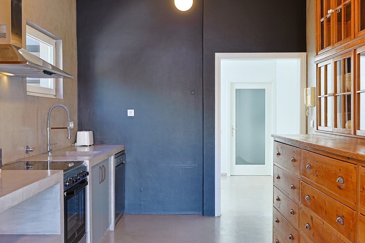 Stylish Renovated 5-Bedroom Villa with Pool in Monte Estoril’s Prestigious Avenida de Portugal