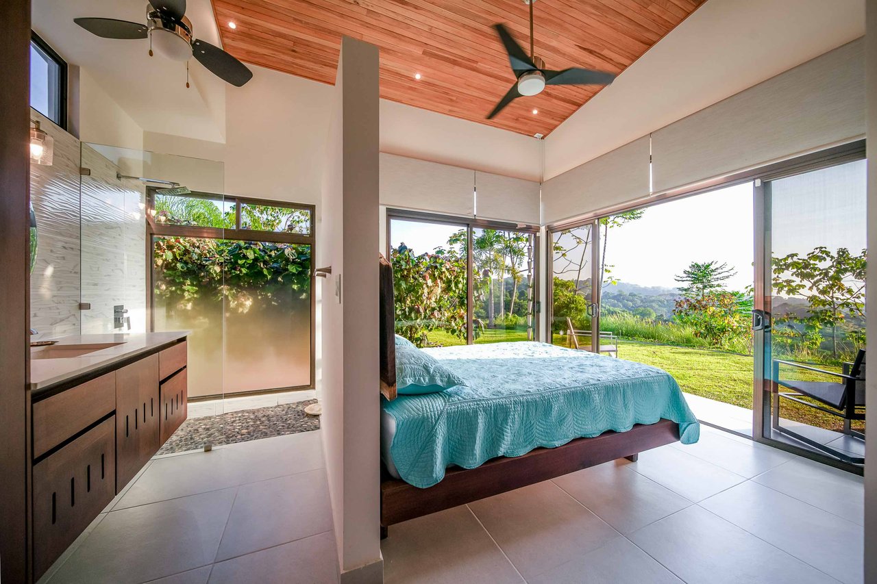 Guest House and Infinity Pool Ocean View Luxury Estate