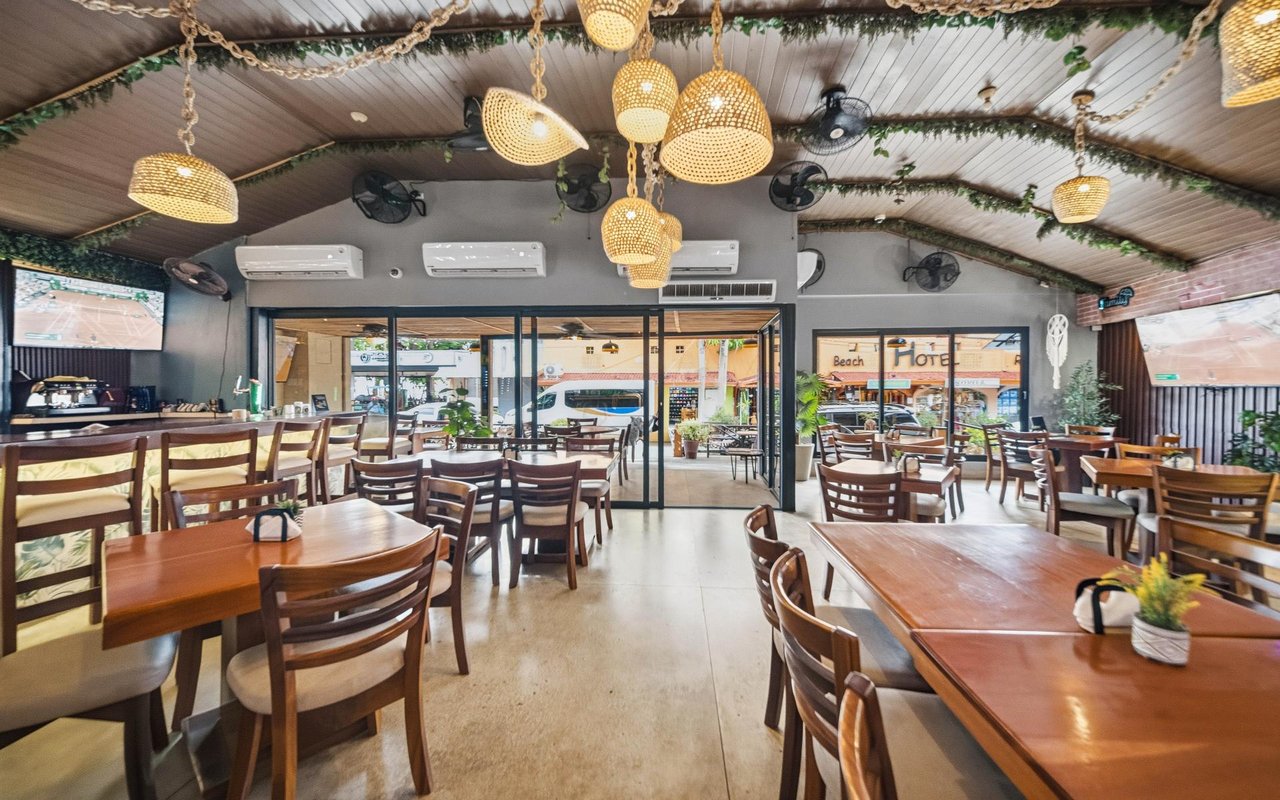Pikatas Restaurant and Bar, A Local Favorite Near Tamarindo Beach